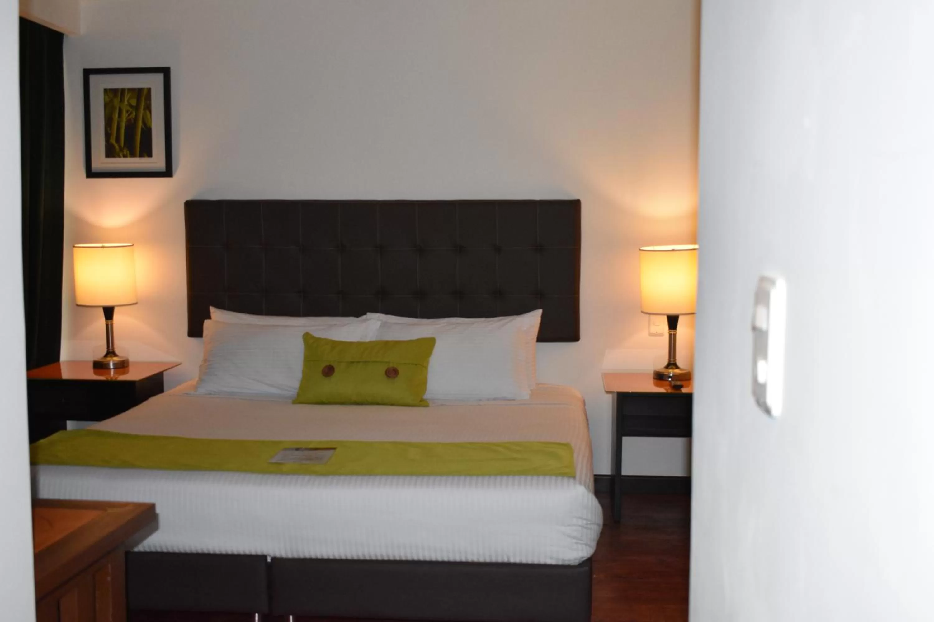 Bedroom, Bed in Hotel Bambu Inn