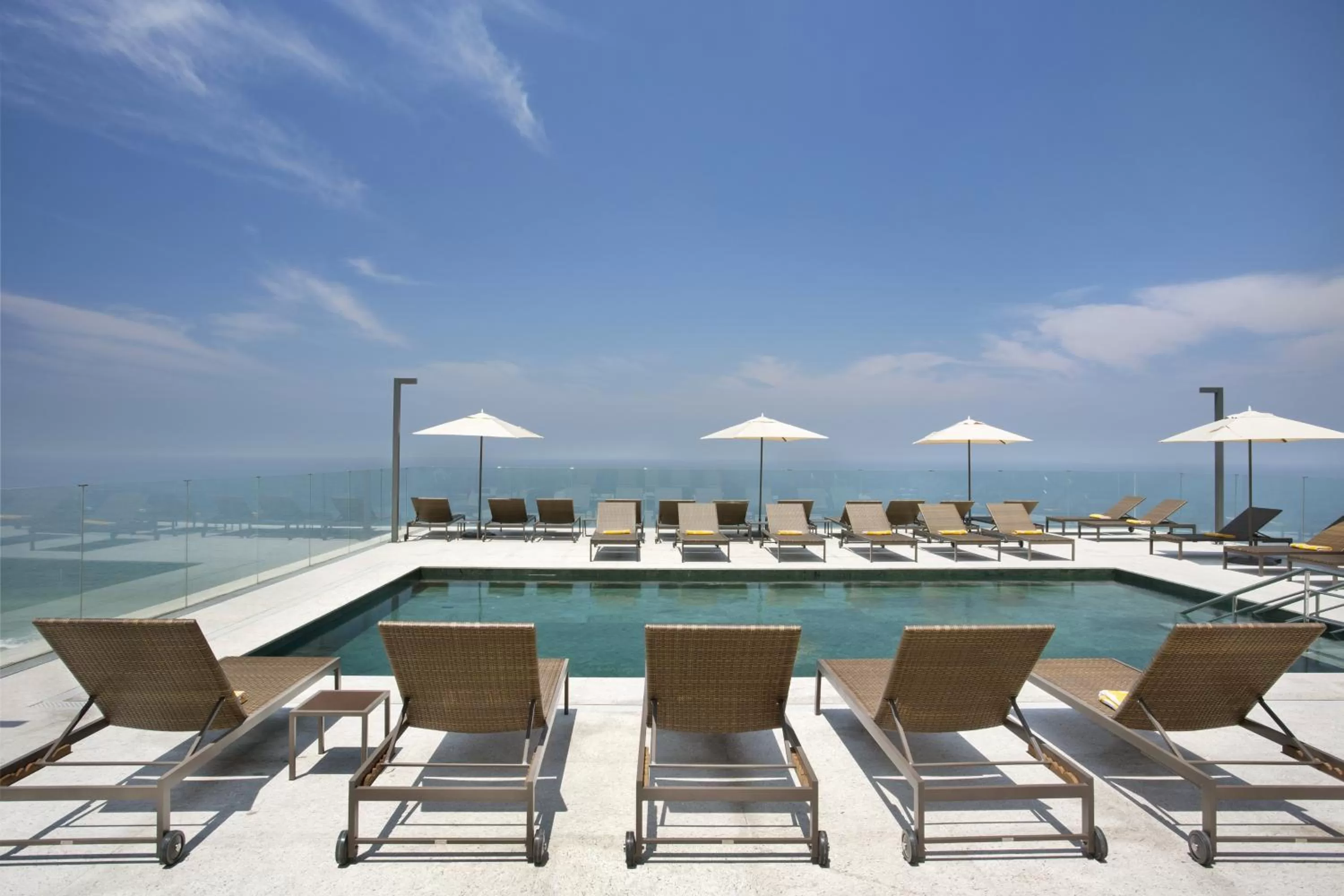 Swimming pool in Windsor Marapendi Hotel