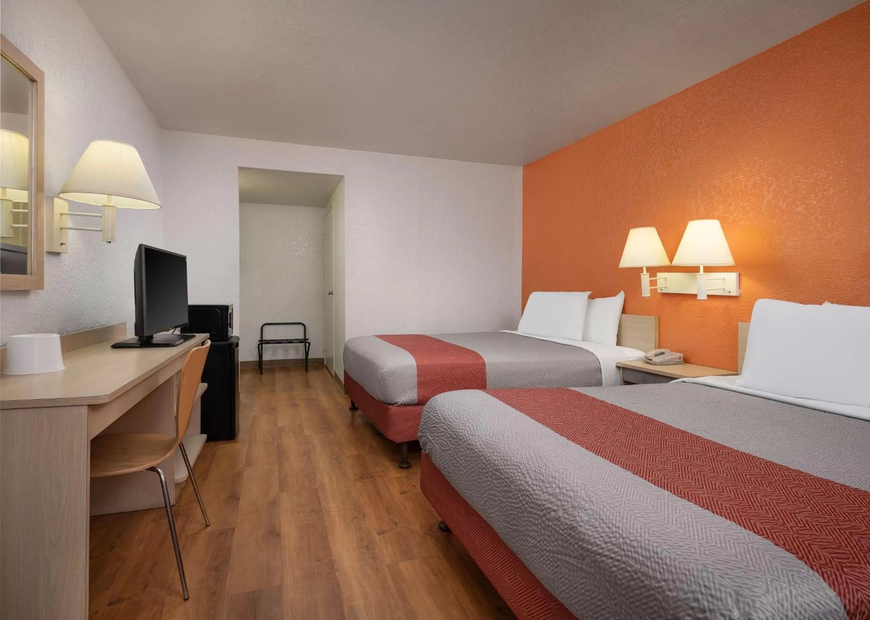 Bedroom, Bed in Motel 6-Buena Park, CA - Knotts Berry Farm - Disneyland