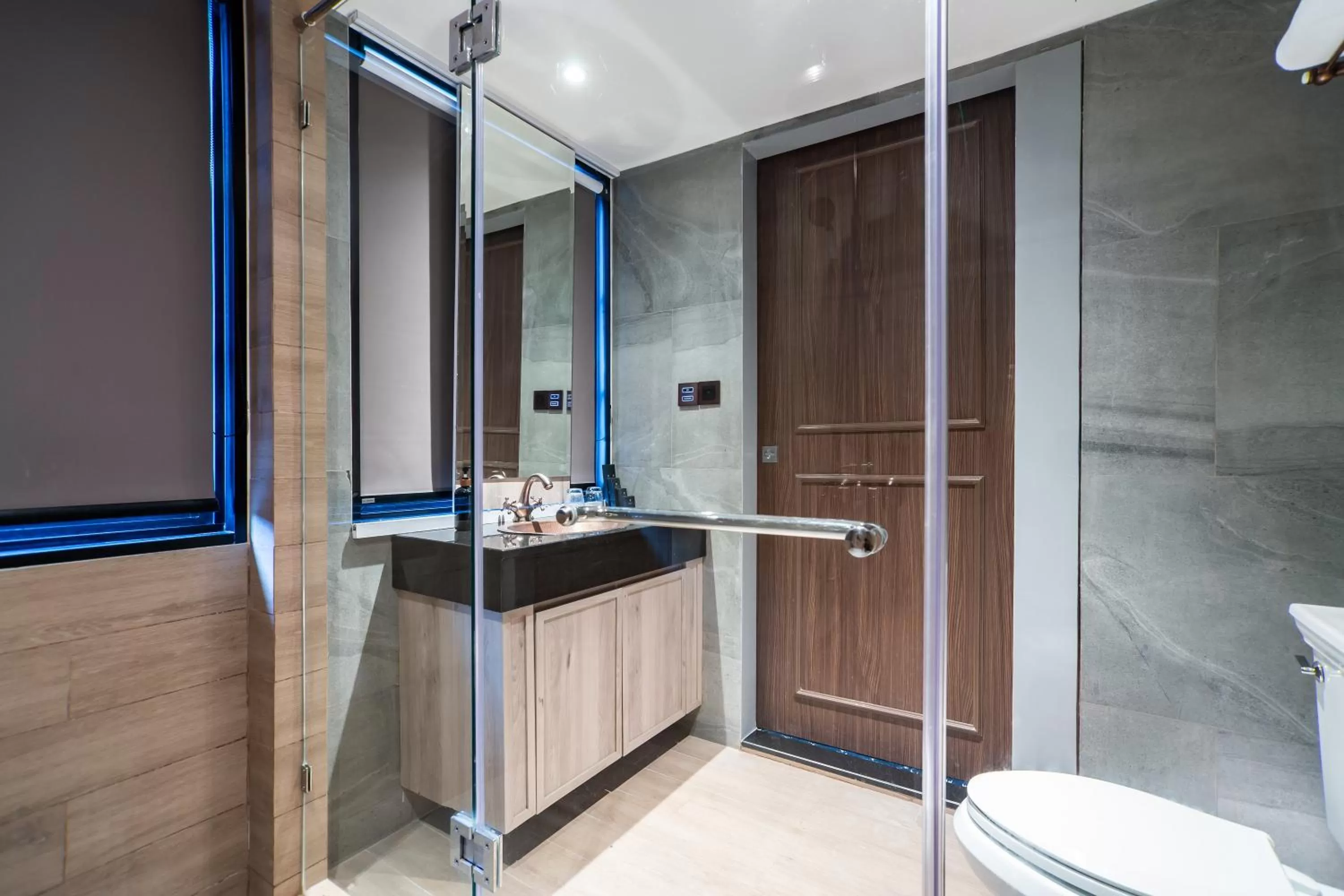 Bathroom in The Coach Hotel Sukhumvit - Asok BTS Bangkok