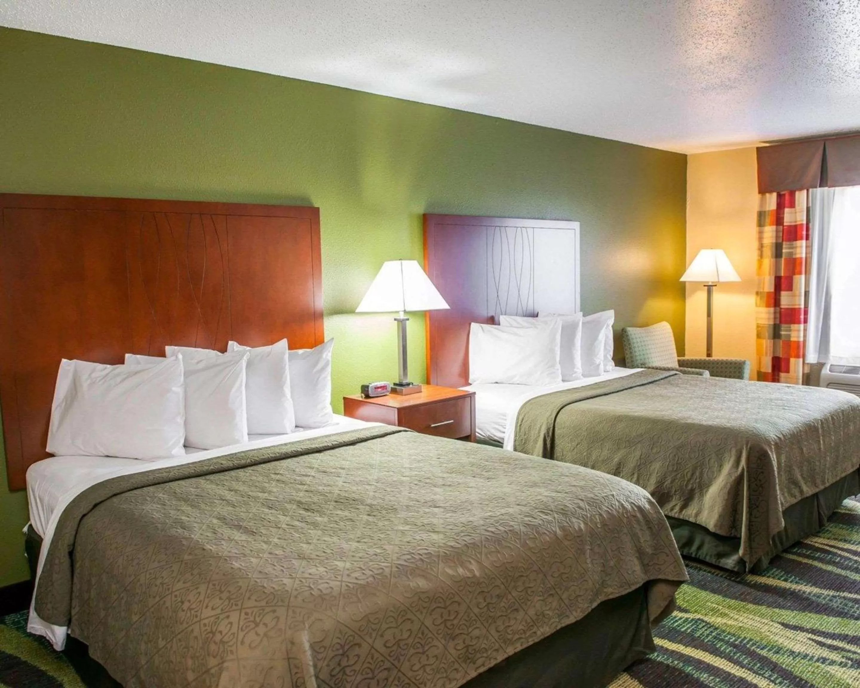 Photo of the whole room, Bed in Quality Inn & Suites South Bend Airport