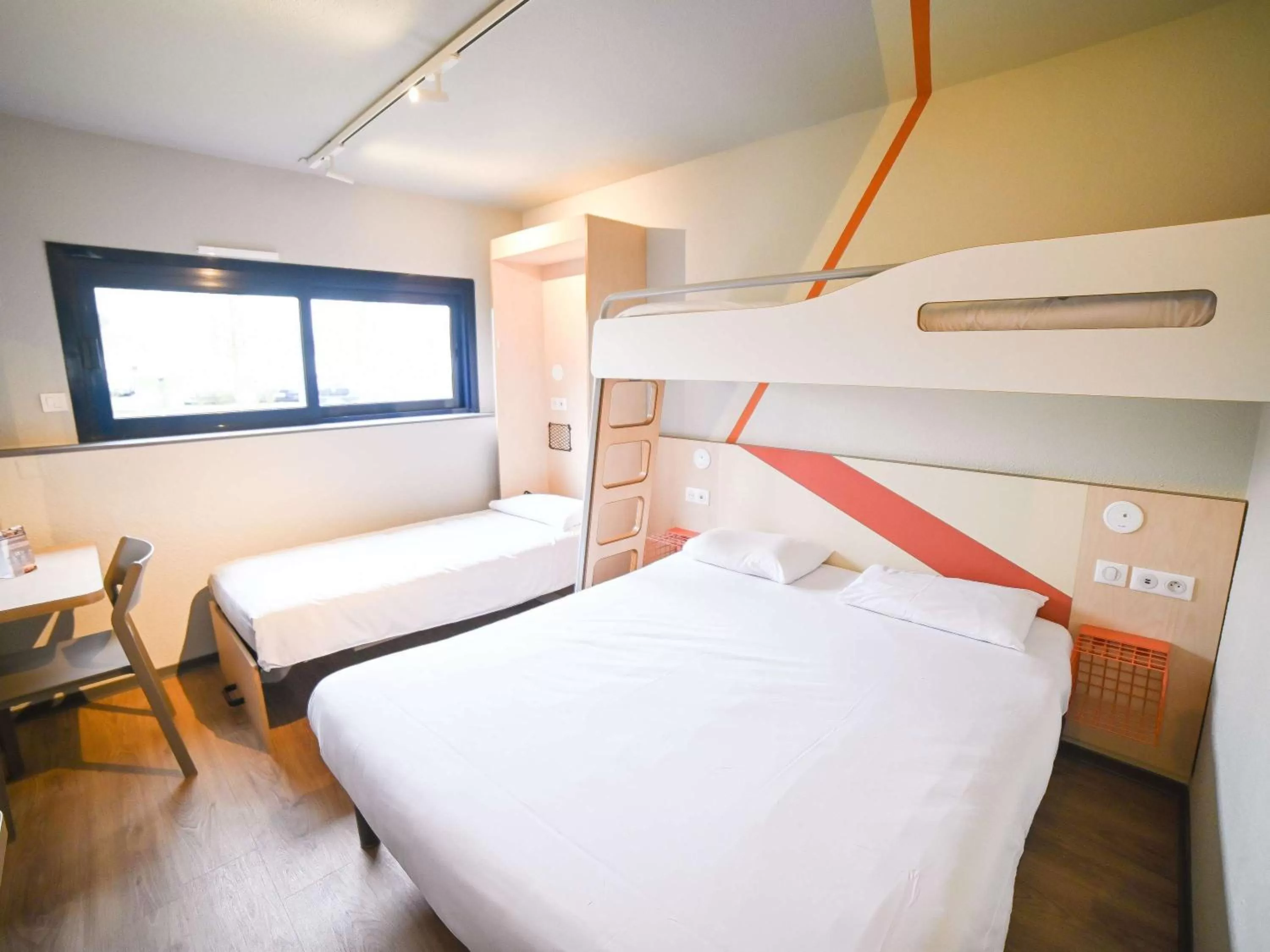 Bedroom in ibis budget Site du Futuroscope