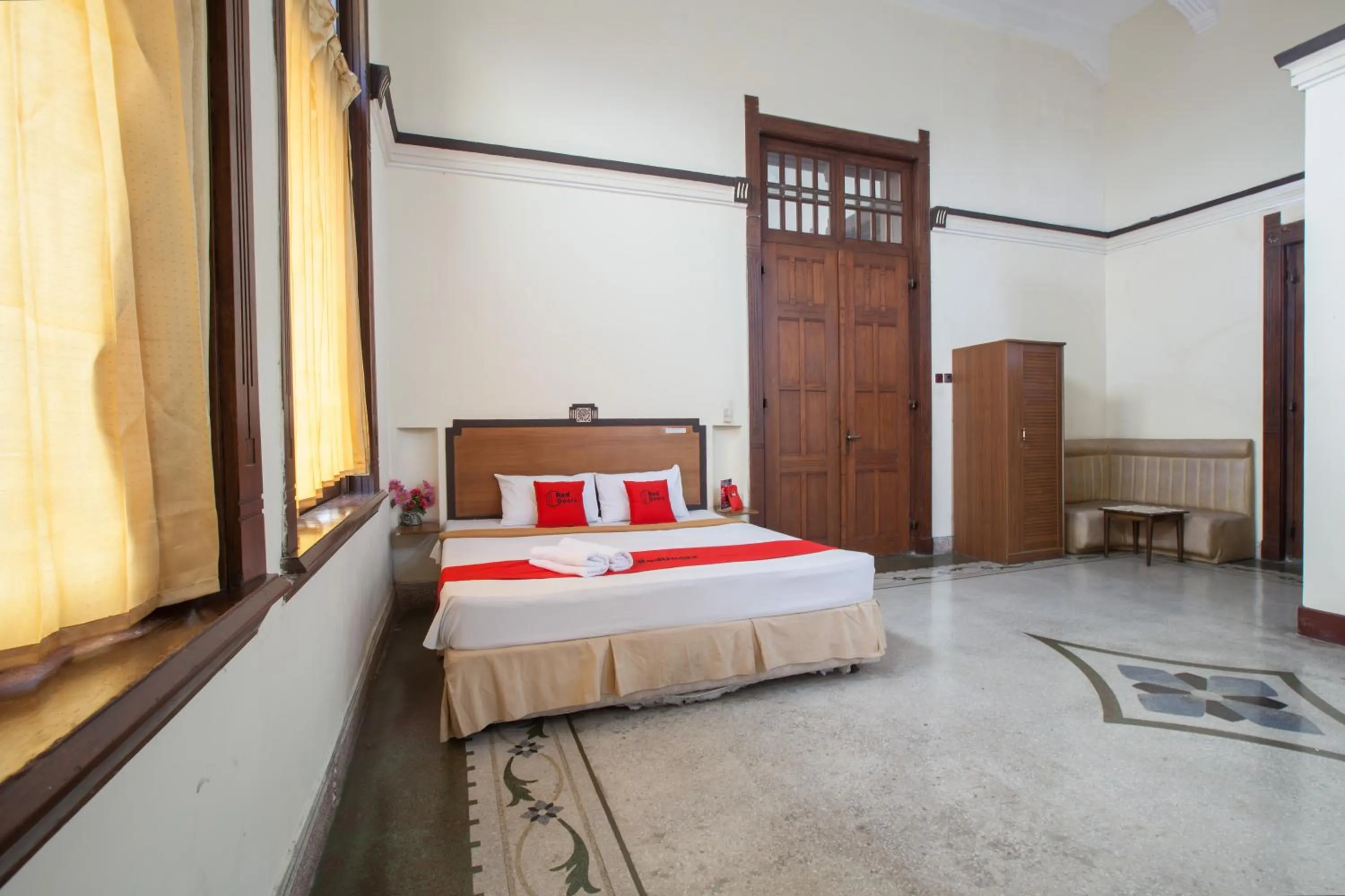 Bedroom, Bed in RedDoorz @ Lawang