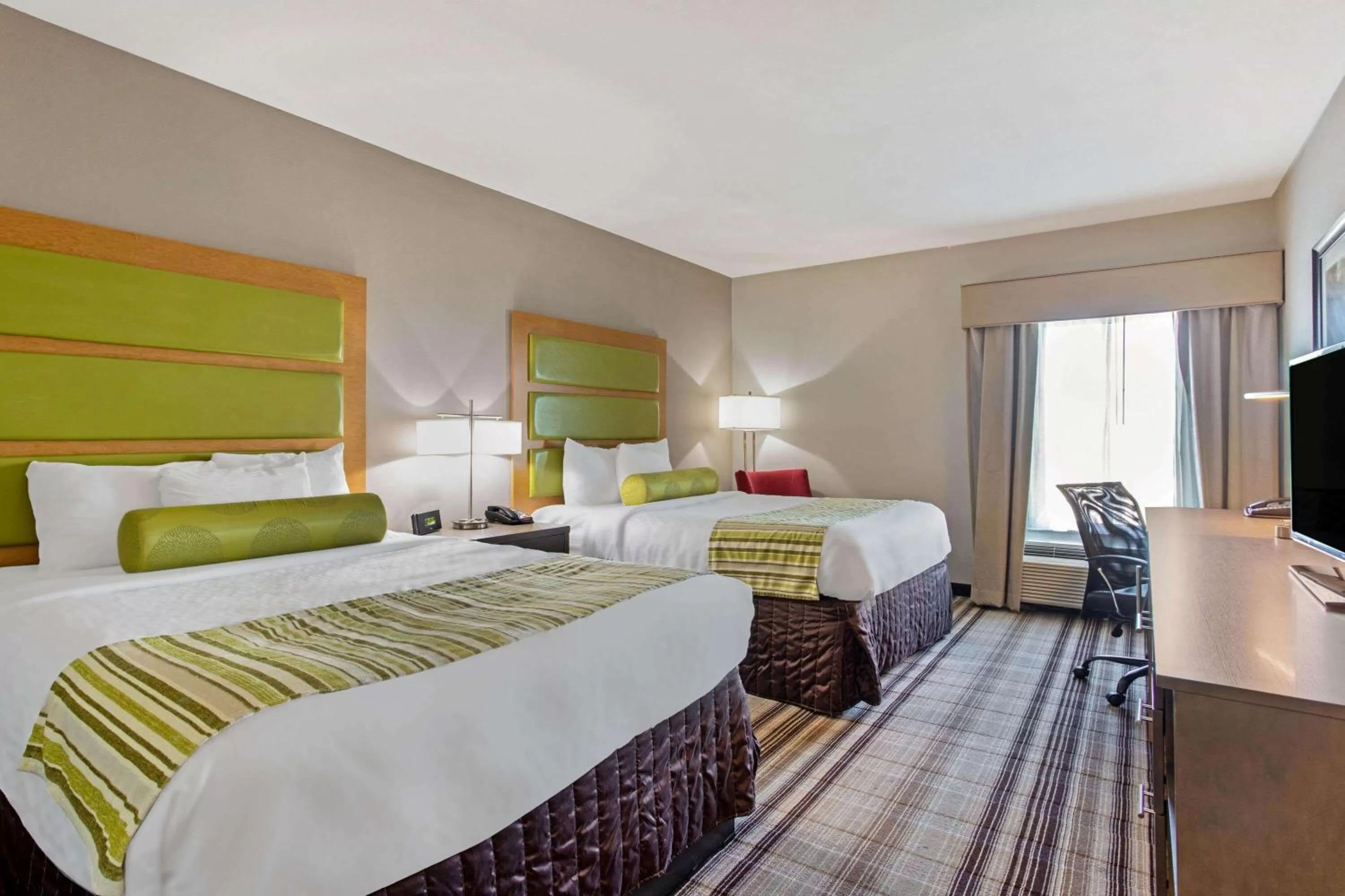 Photo of the whole room, Bed in La Quinta by Wyndham Paducah