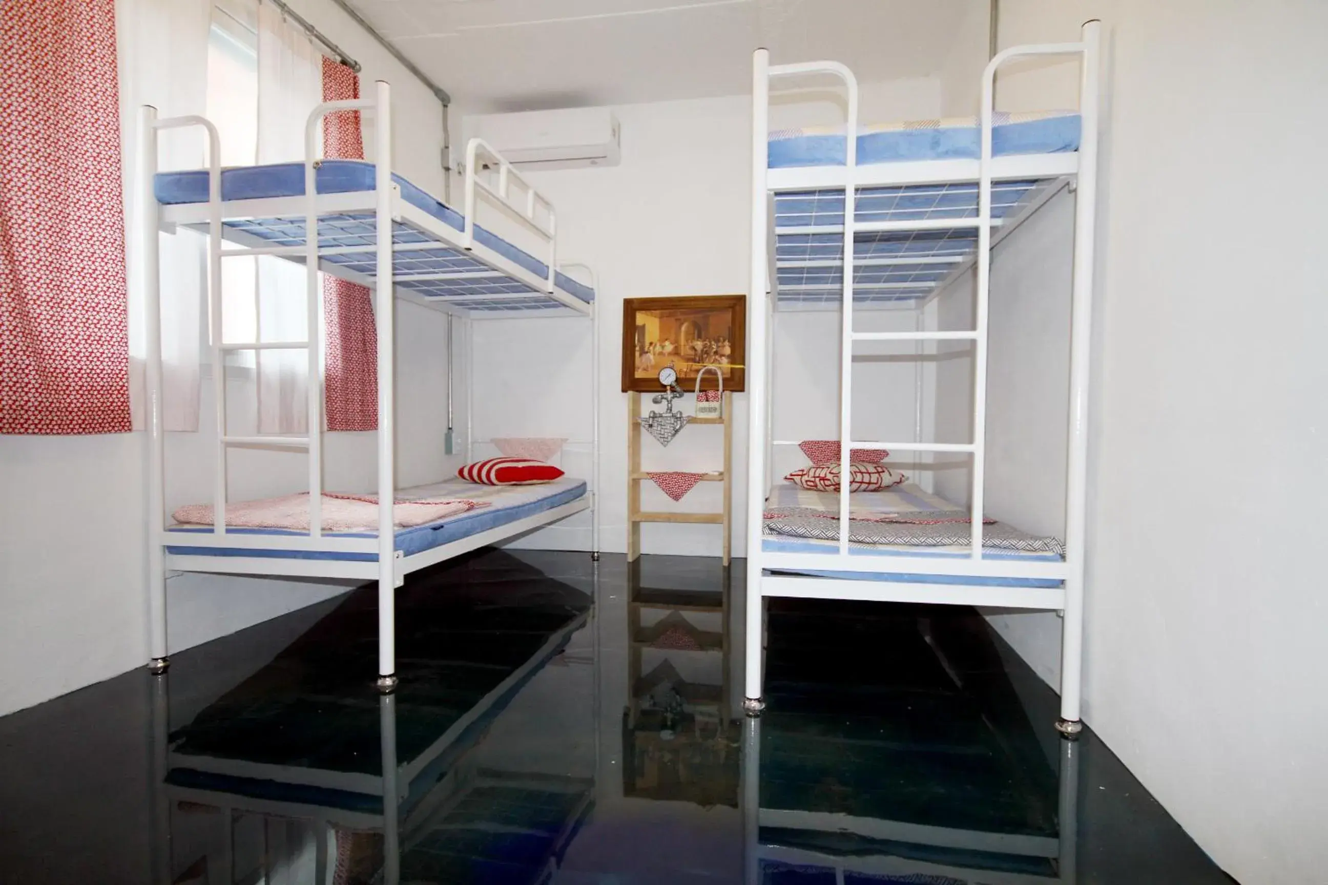 Bed in 4-Bed Mixed Dormitory Room in Time Travelers Party Hostel In Hongdae Bed in 4-Bed Mixed Dormitory Room in Time Travelers Party Hostel In Hongdae