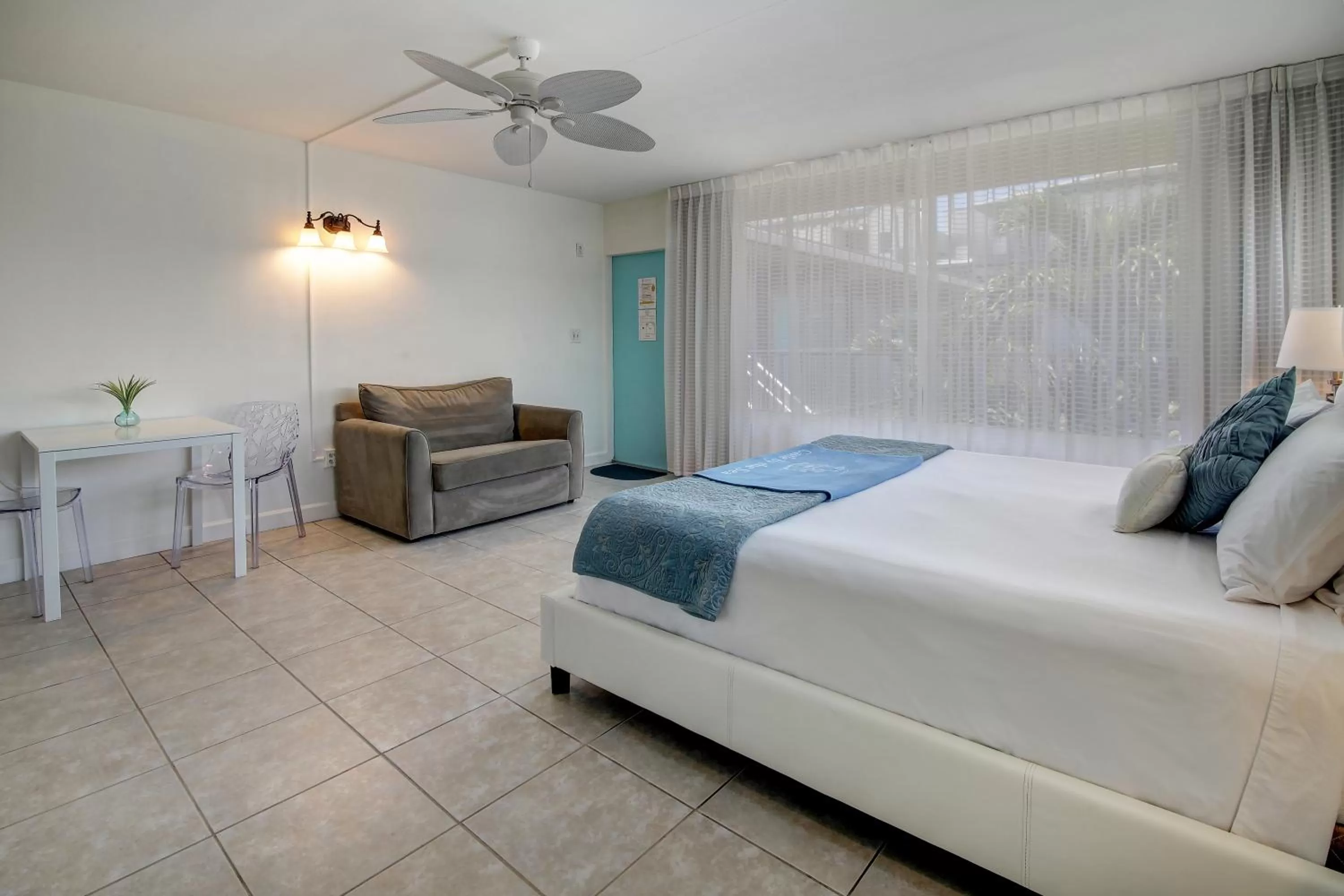 Bed in Castle by the Sea Motel