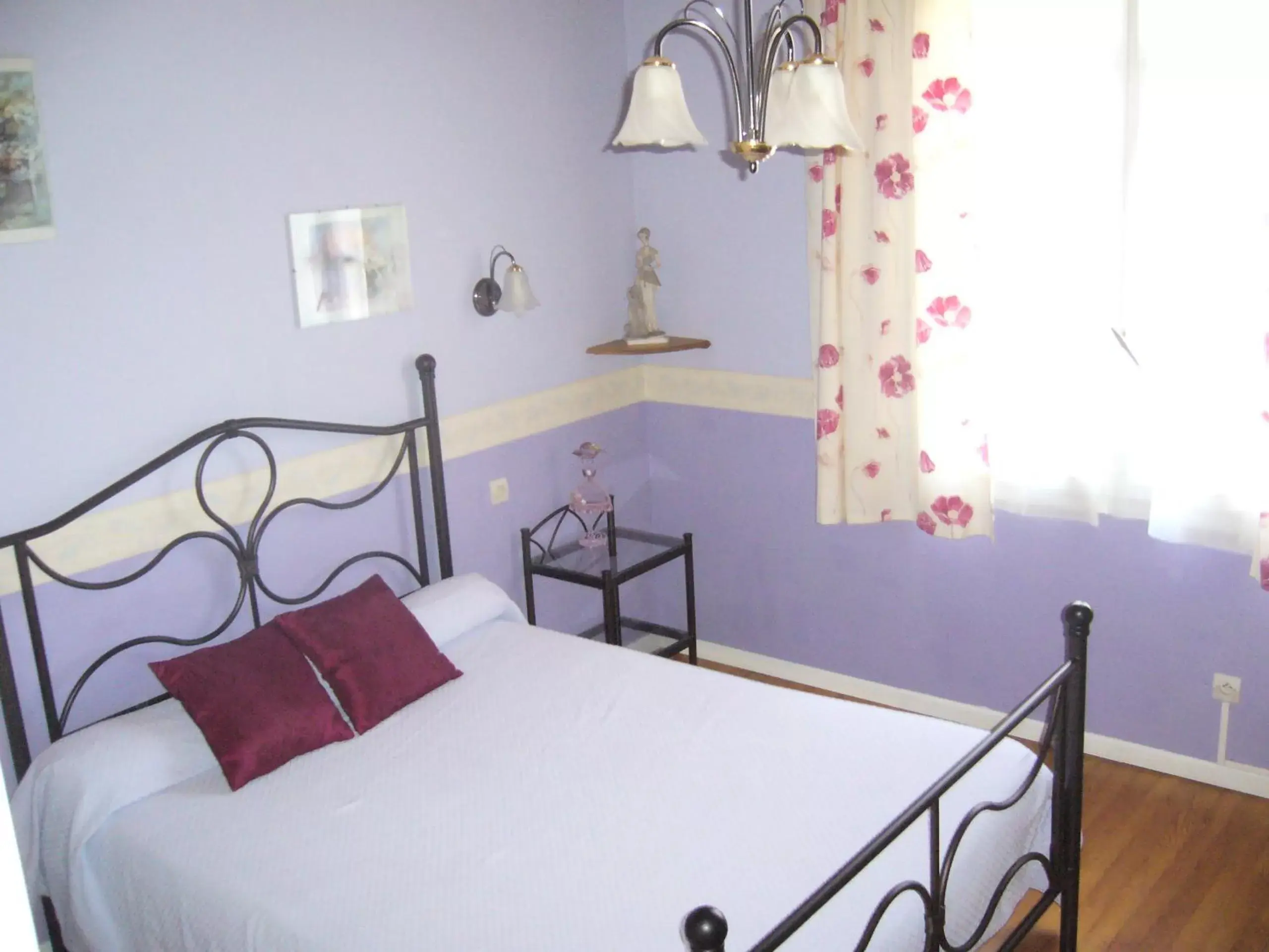 Superior Double Room with Bath and Shower in Chambres d'hôtes Al Camp d'Espalougues Superior Double Room with Bath and Shower in Chambres d'hôtes Al Camp d'Espalougues