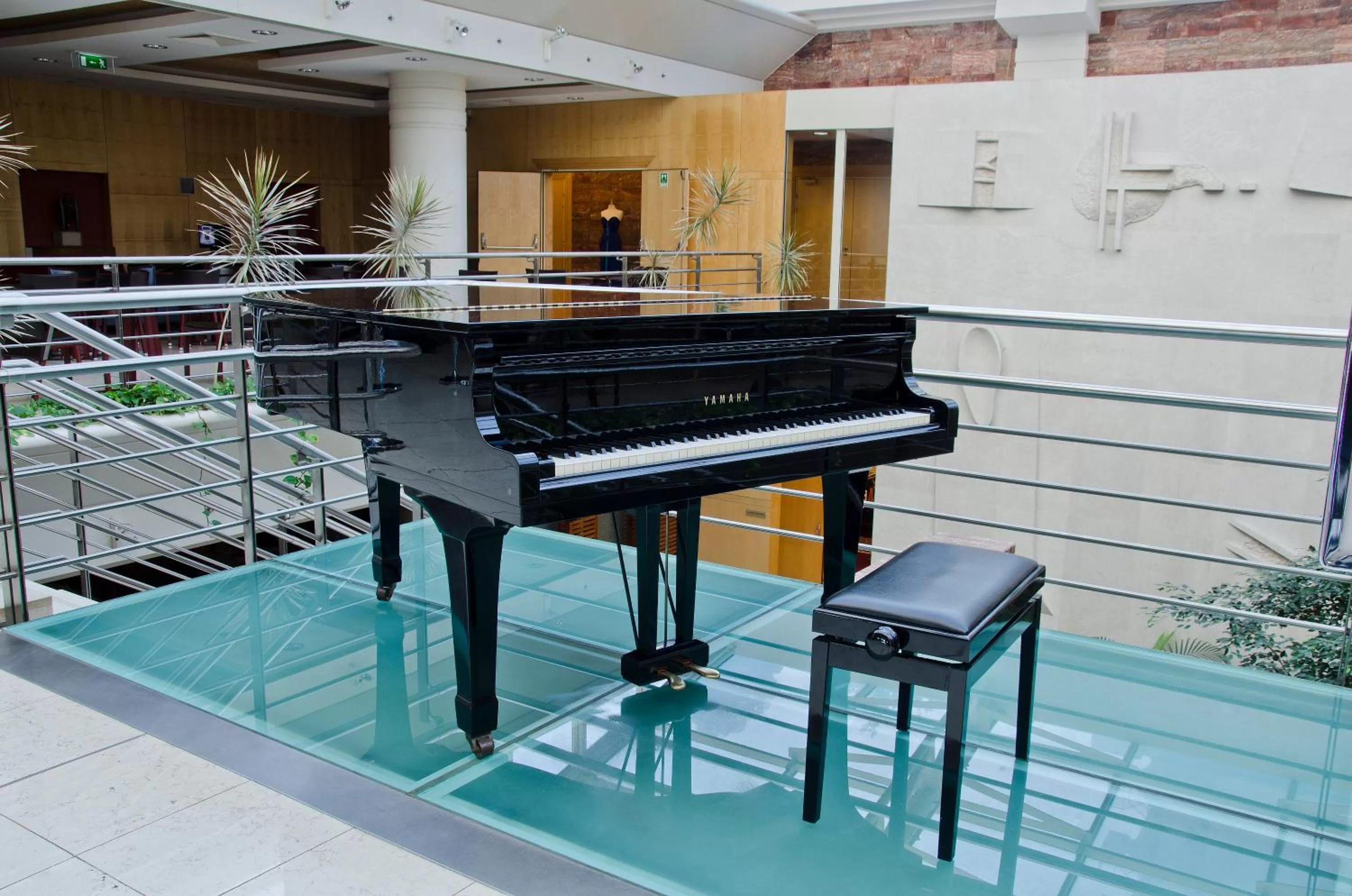 Lounge or bar in VIP Executive Entrecampos Hotel & Conference