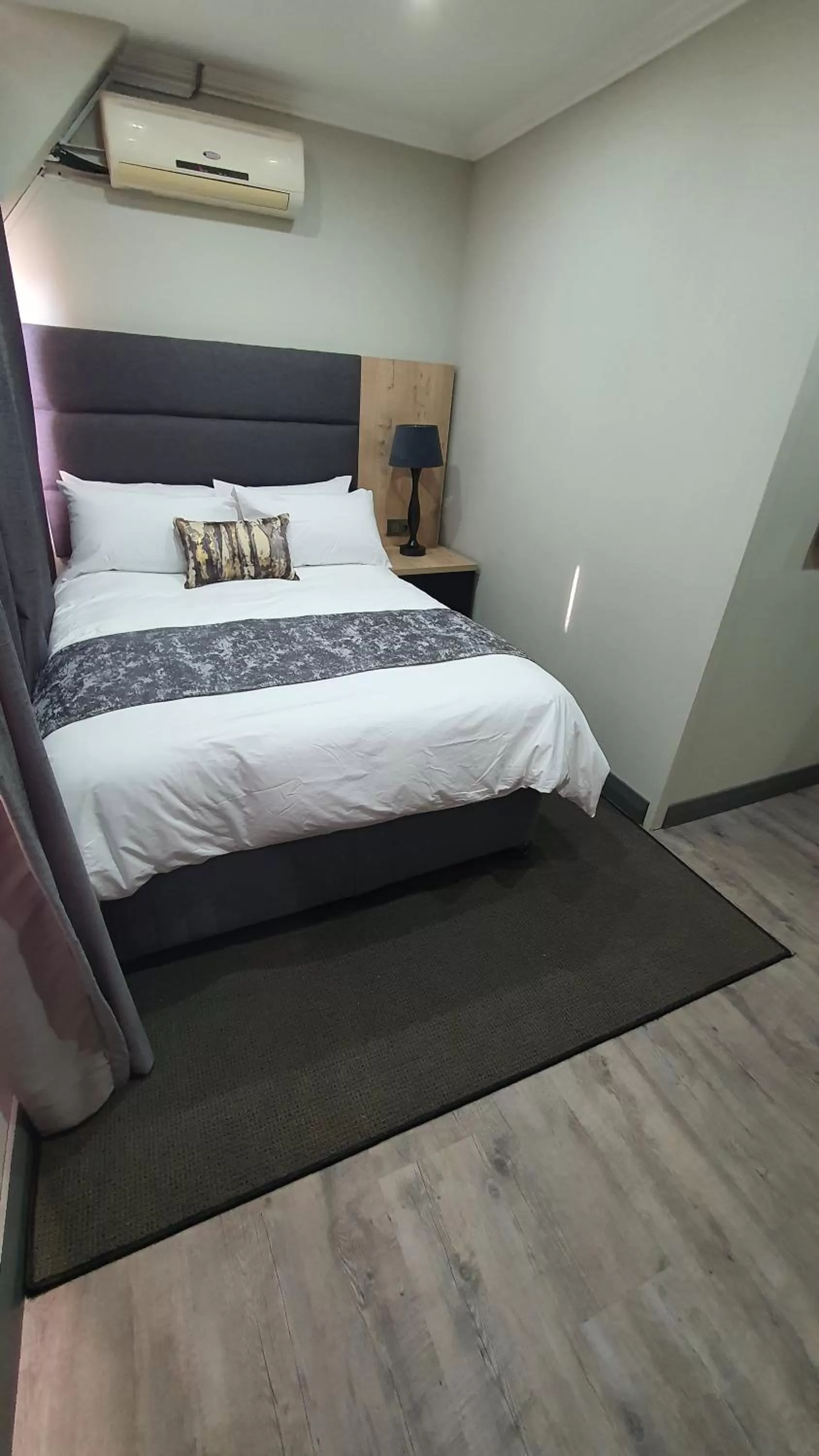 Photo of the whole room, Bed in Luxe on Ridge Boutique Hotel