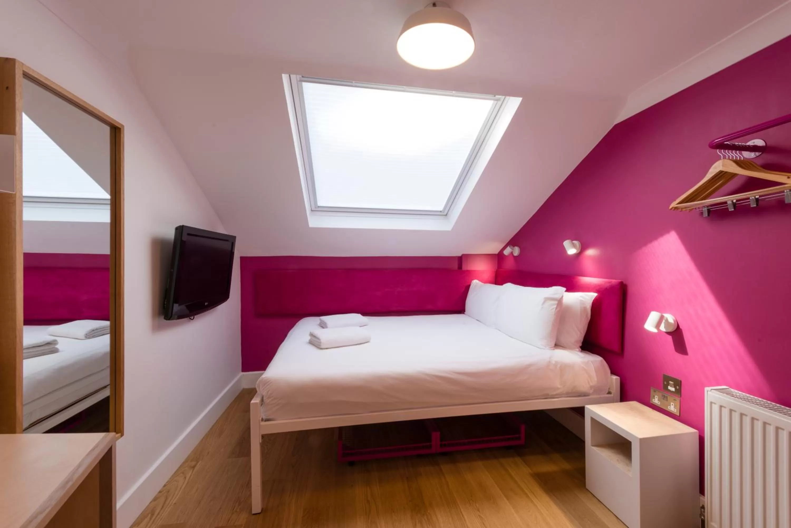 Photo of the whole room, Bed in The California - London Kings Cross