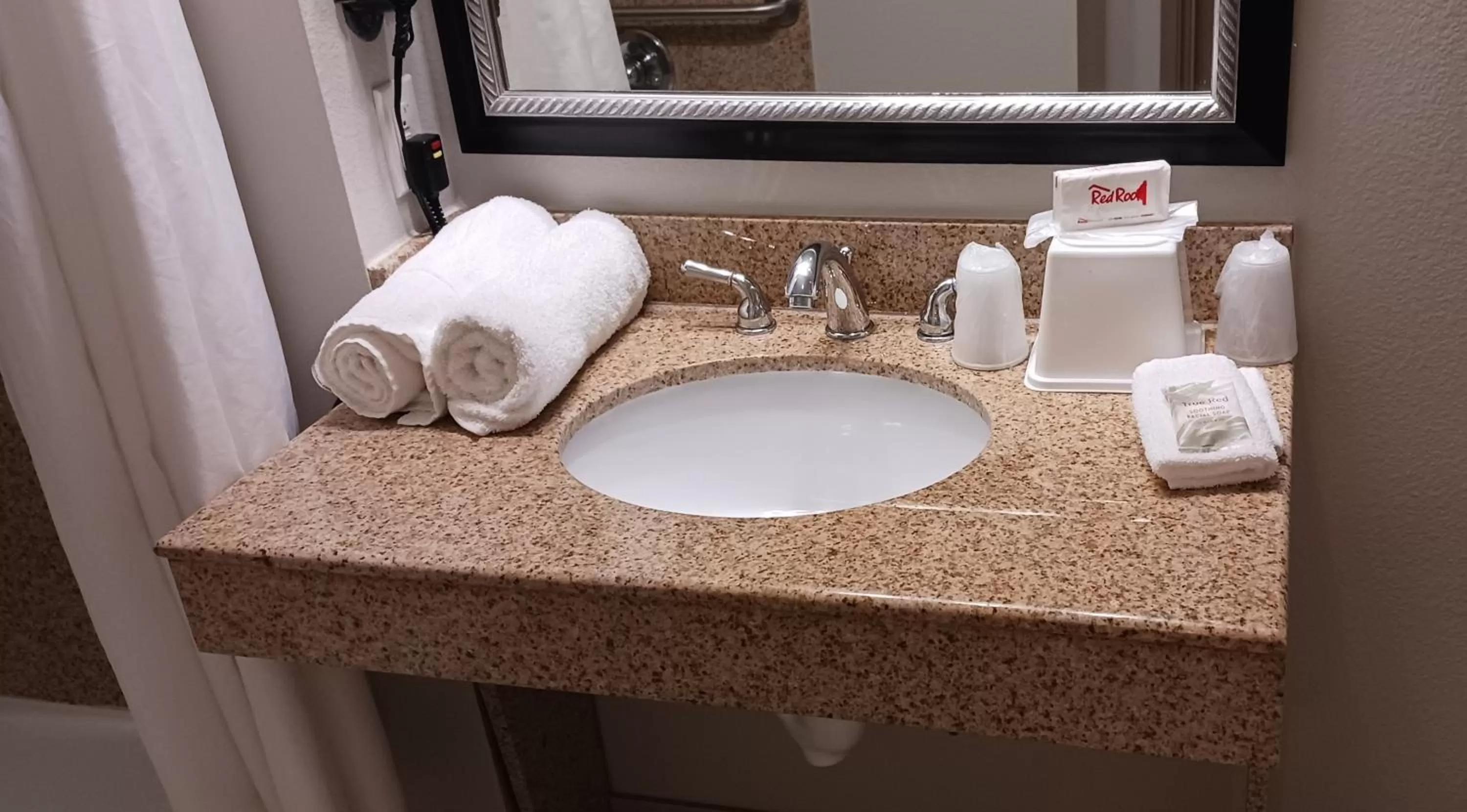 Bathroom in Red Roof Inn & Suites Longview