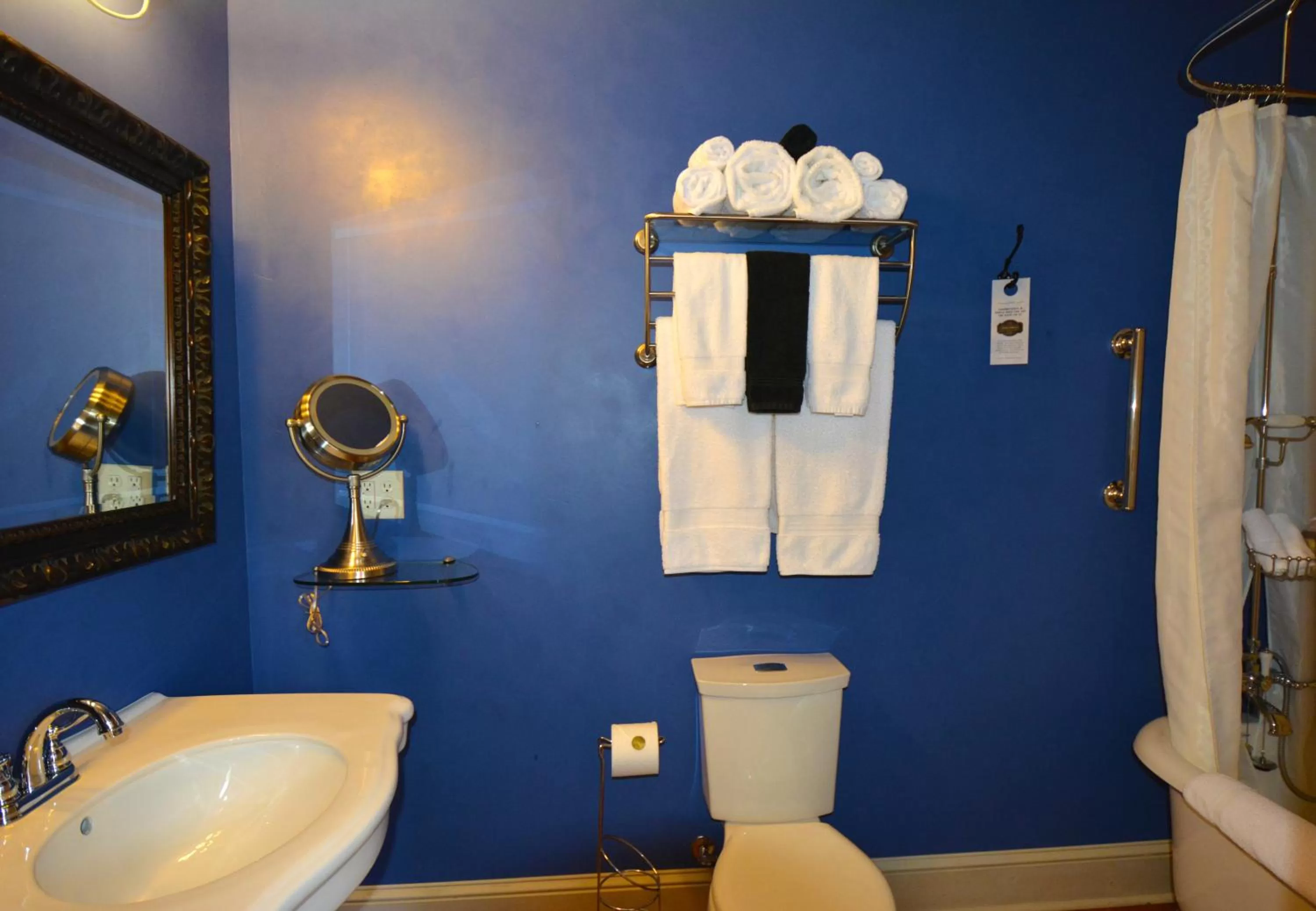 Shower in Grand Highland Hotel