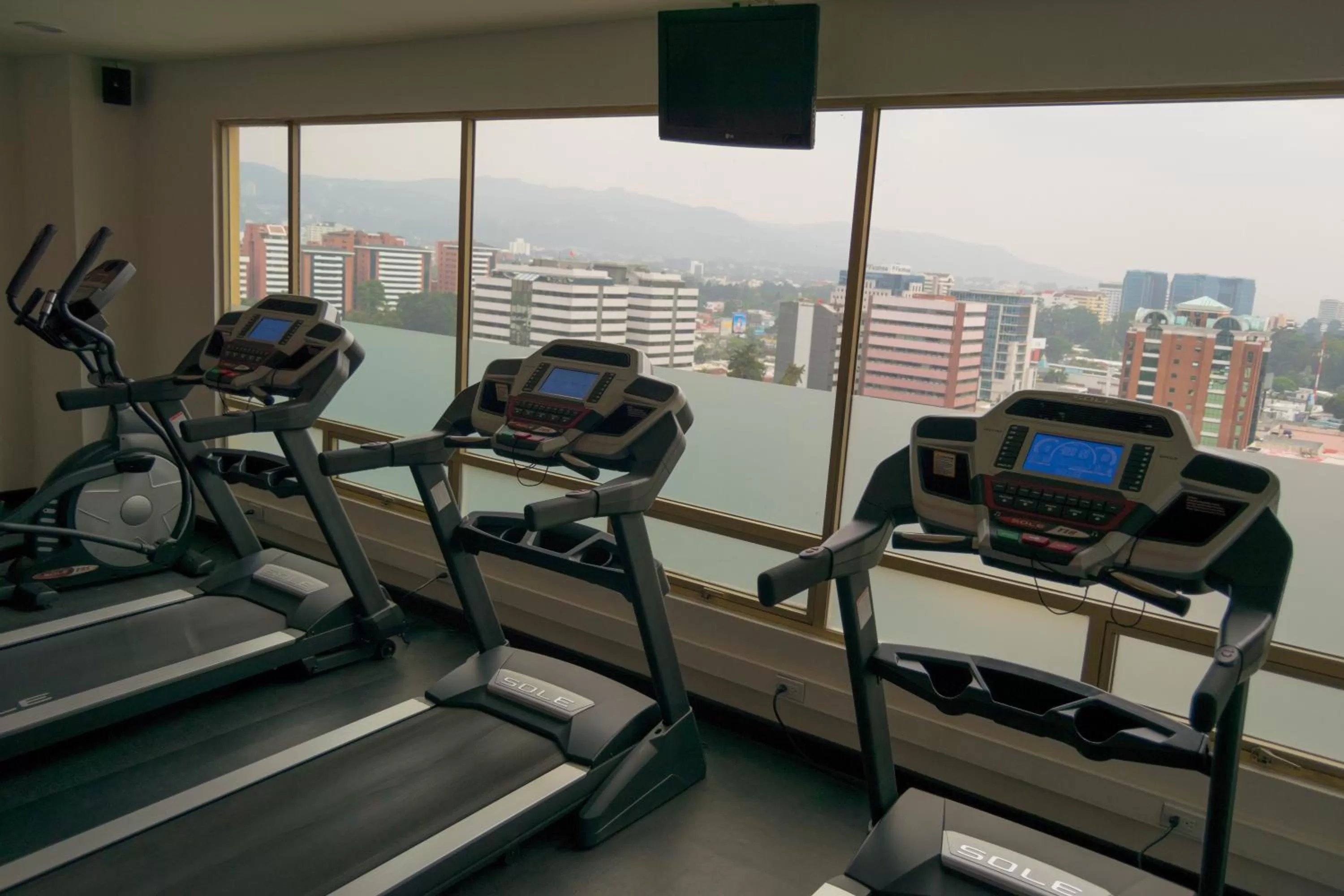 Fitness centre/facilities in Clarion Suites Guatemala City
