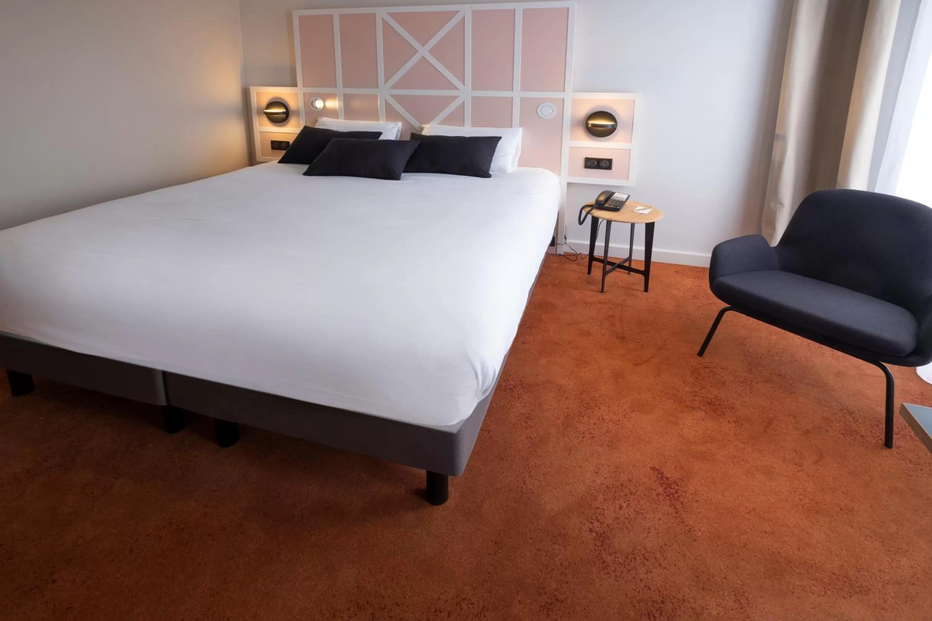 Bed in Mercure Rouen Centre Champ de Mars