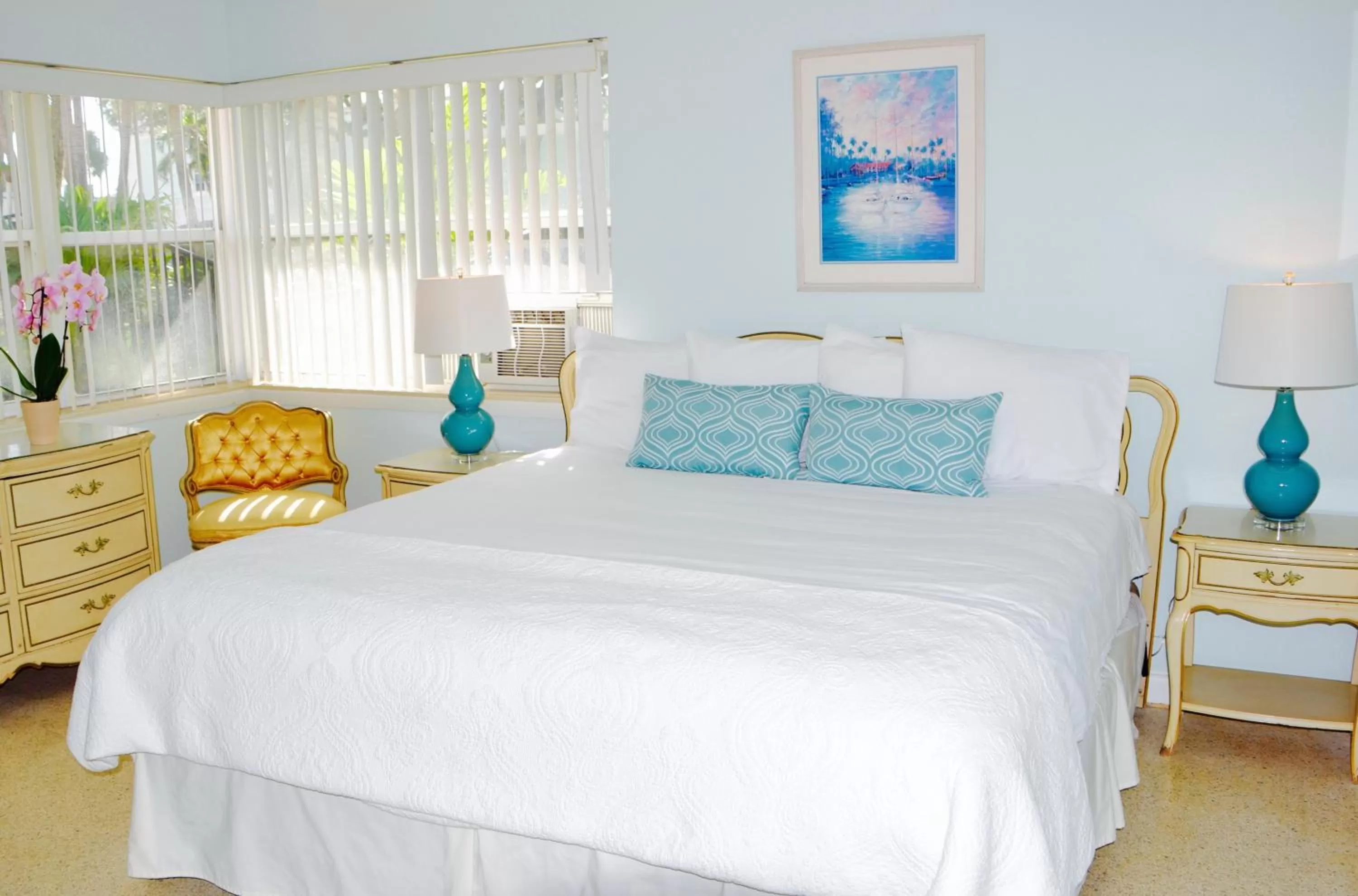 Bedroom, Bed in Sea Turtle Inn