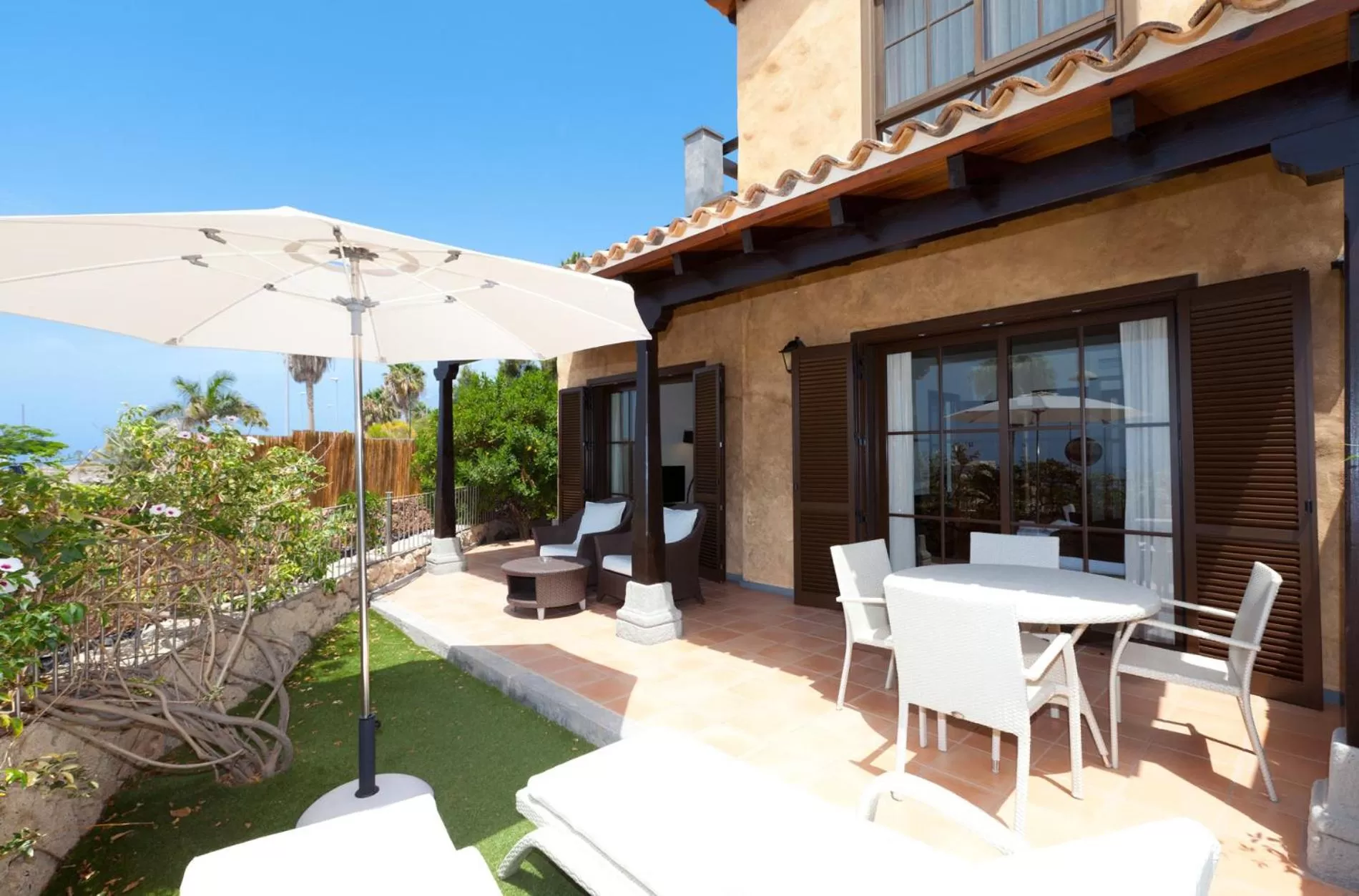 Garden view in Hotel Suite Villa Maria