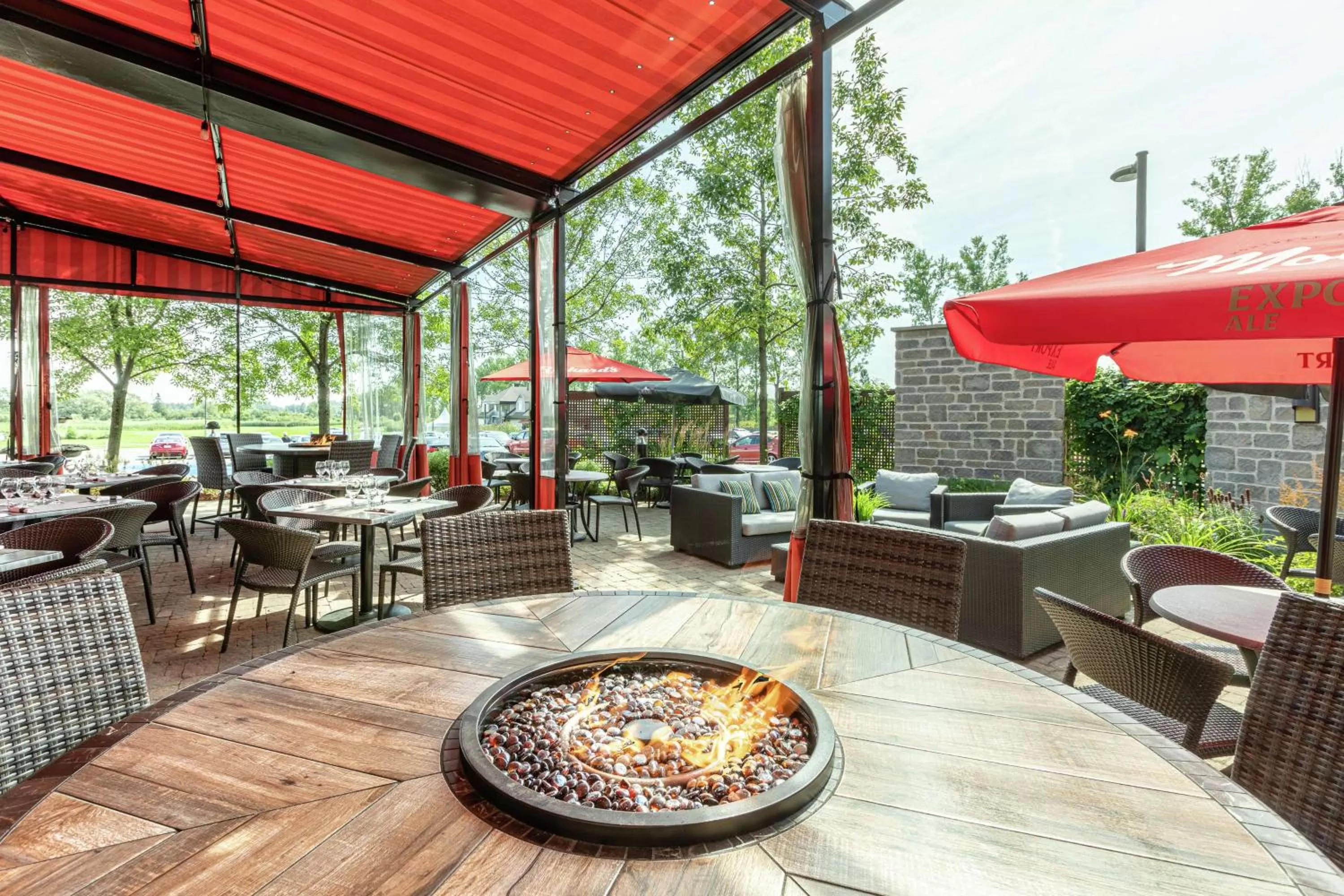 Restaurant/places to eat in DoubleTree by Hilton Quebec Resort