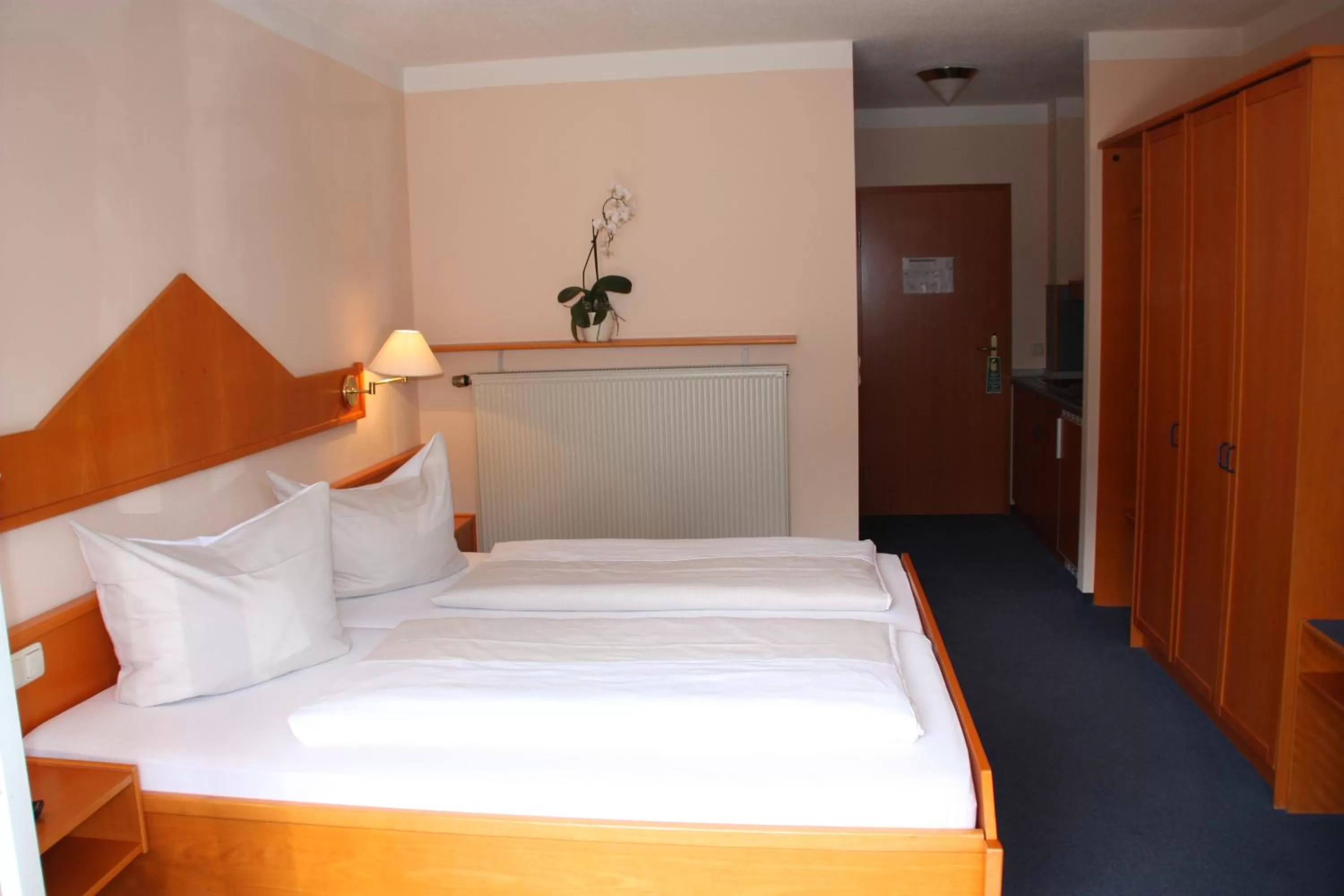 Bathroom, Bed in Hotel Hohenaschau
