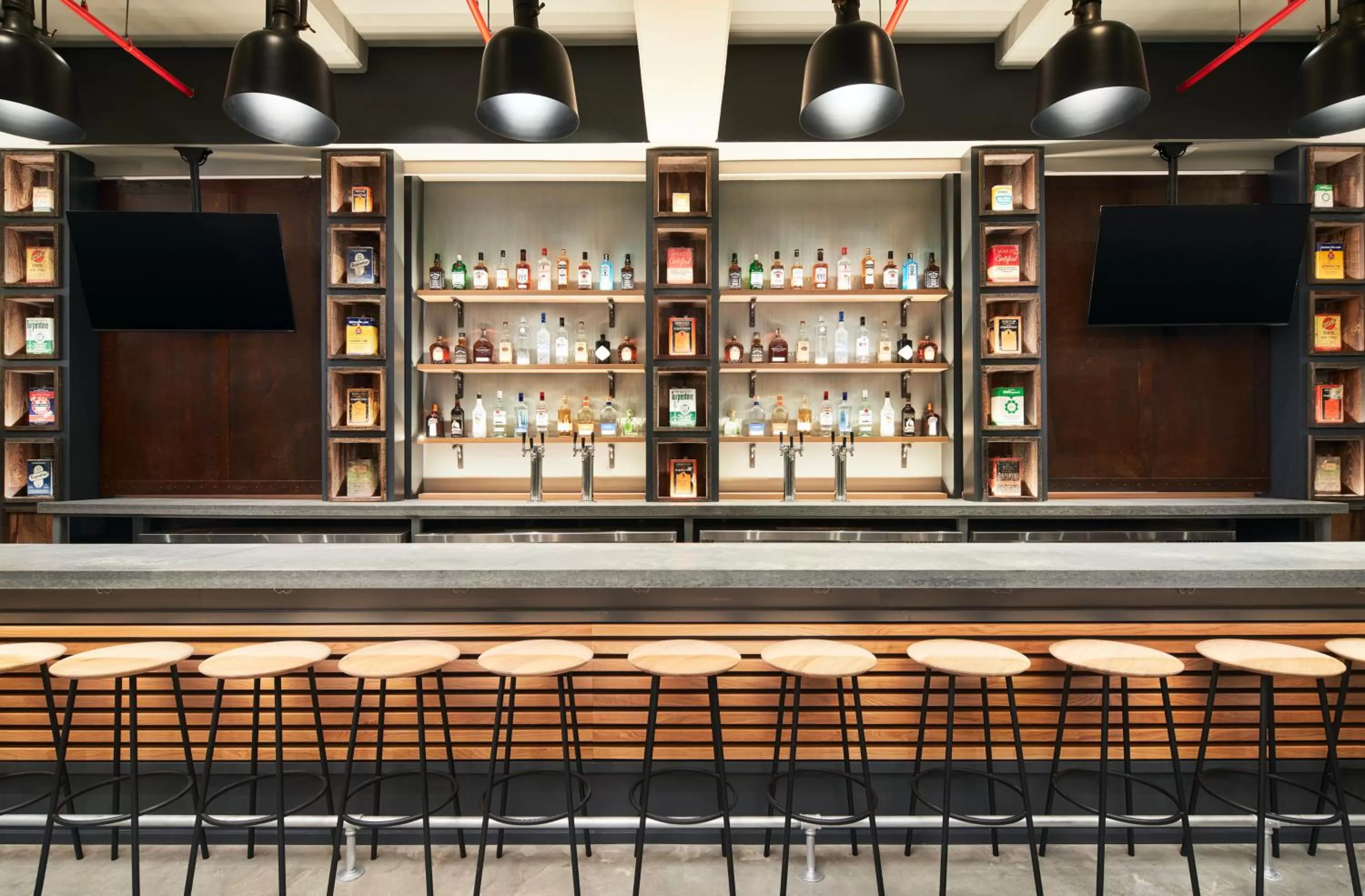 Communal lounge/ TV room in Hotel Indigo Tallahassee - Collegetown by IHG