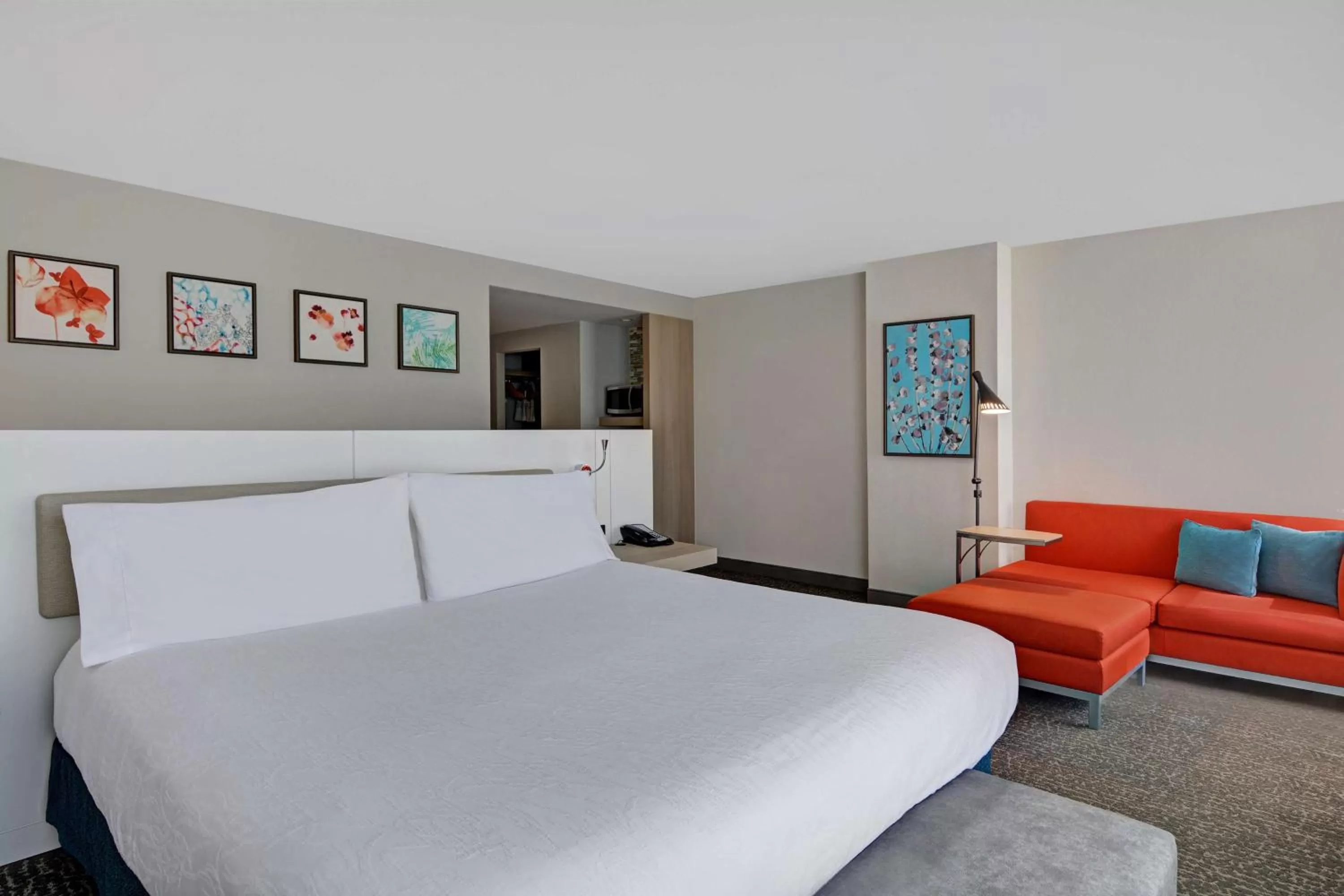 Bed in Hilton Garden Inn Jacksonville JTB/Deerwood Park