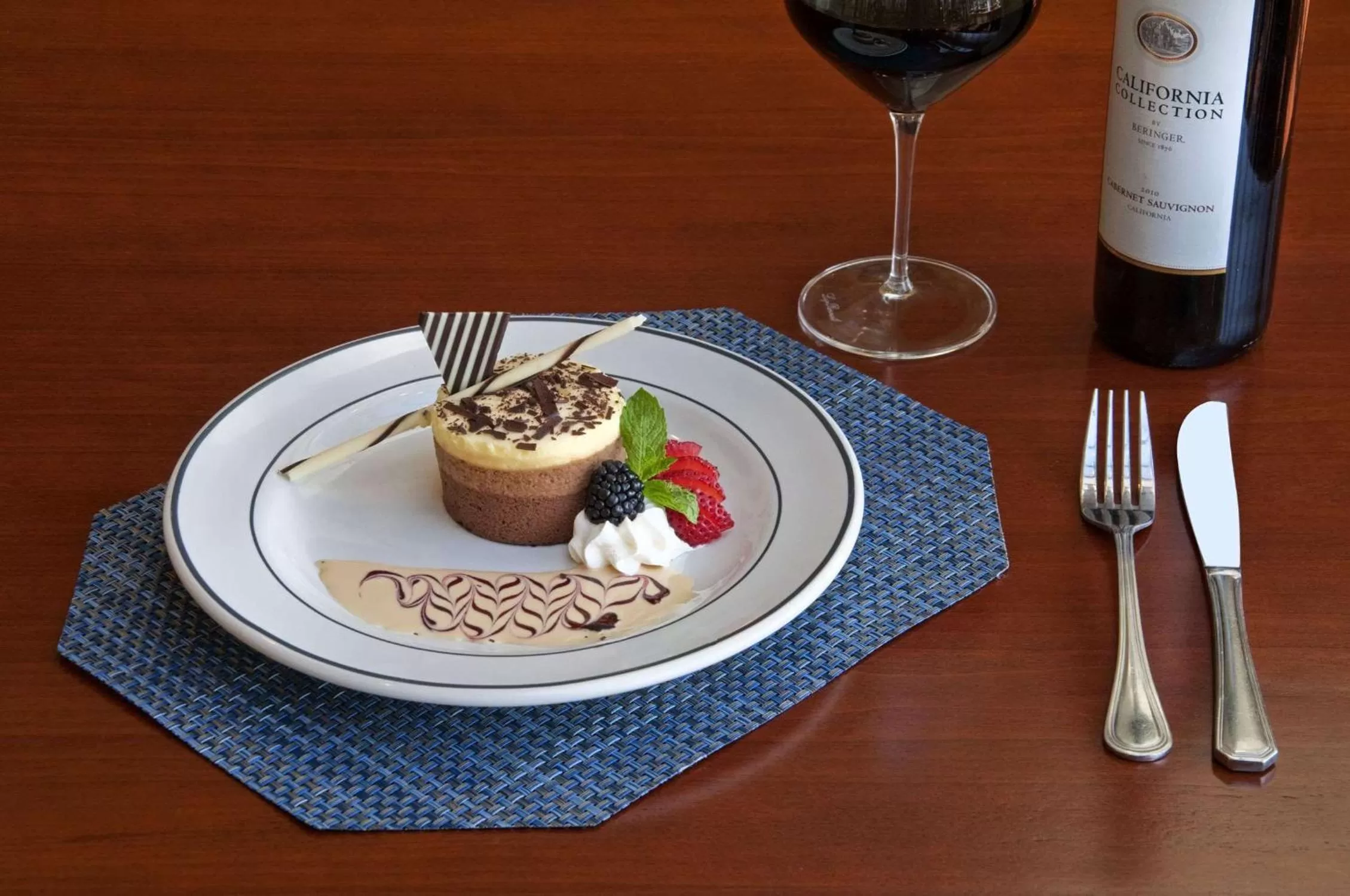 Dining area in Hilton Phoenix Airport