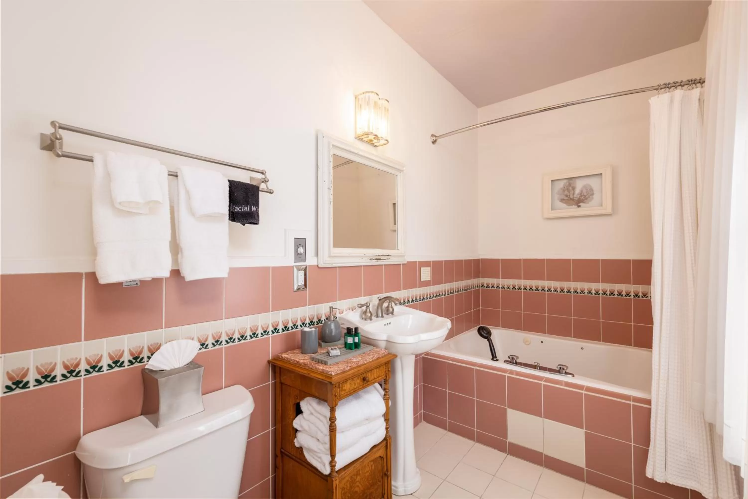 Nantucket Whale Inn, Half Moon Bay