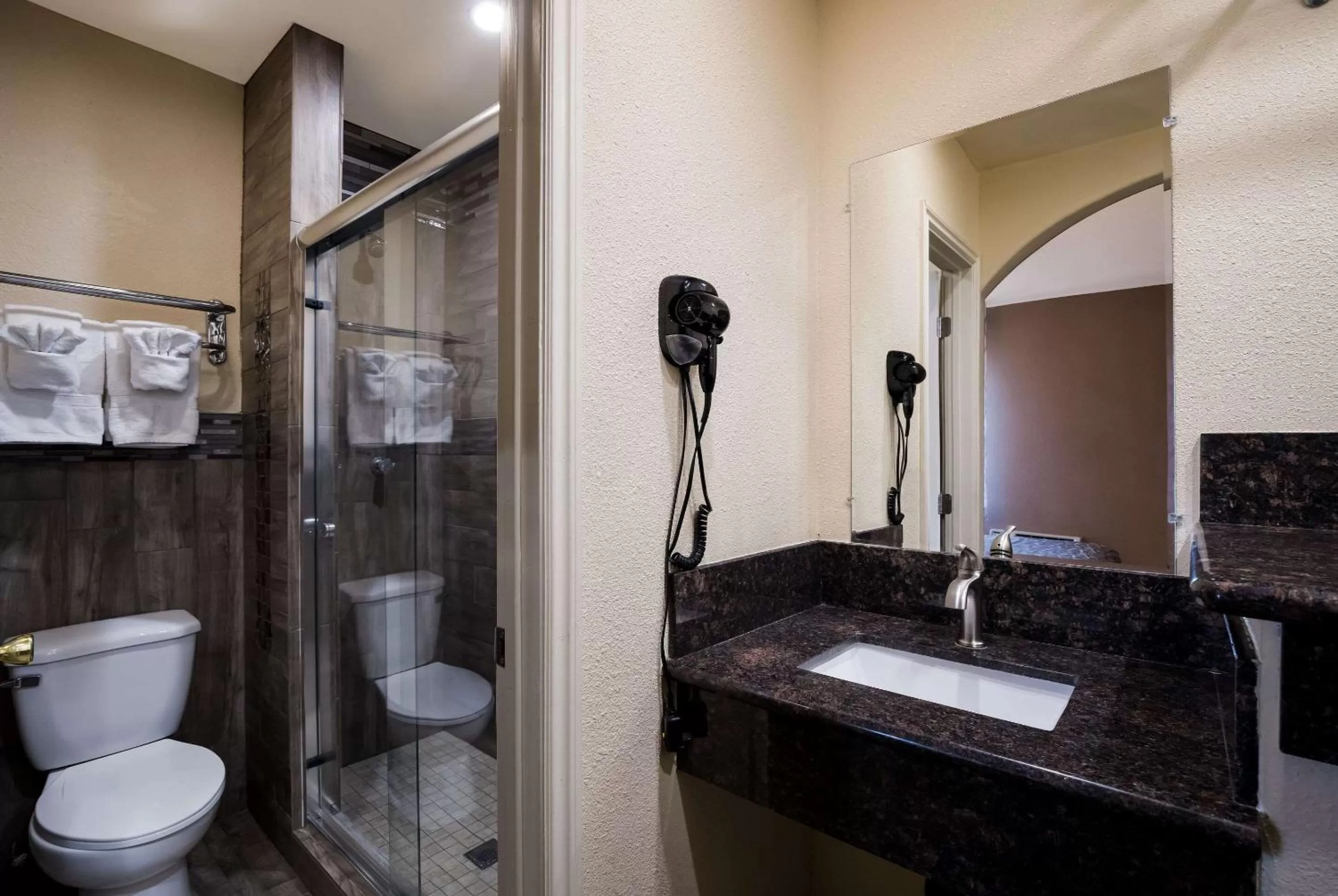 Shower in Rodeway Inn near Coachella