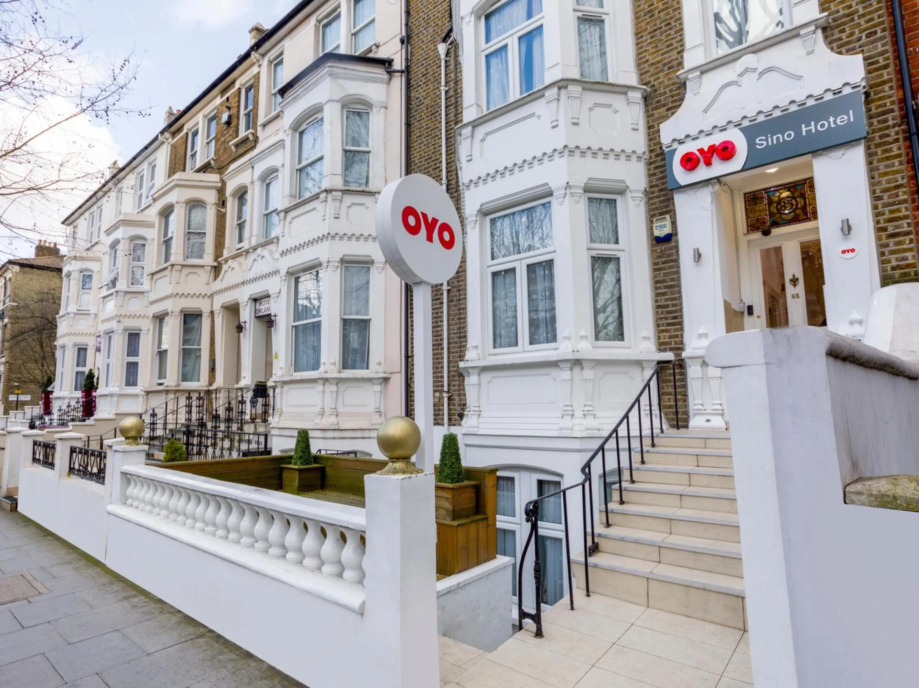 Facade/entrance in Sino Hotel