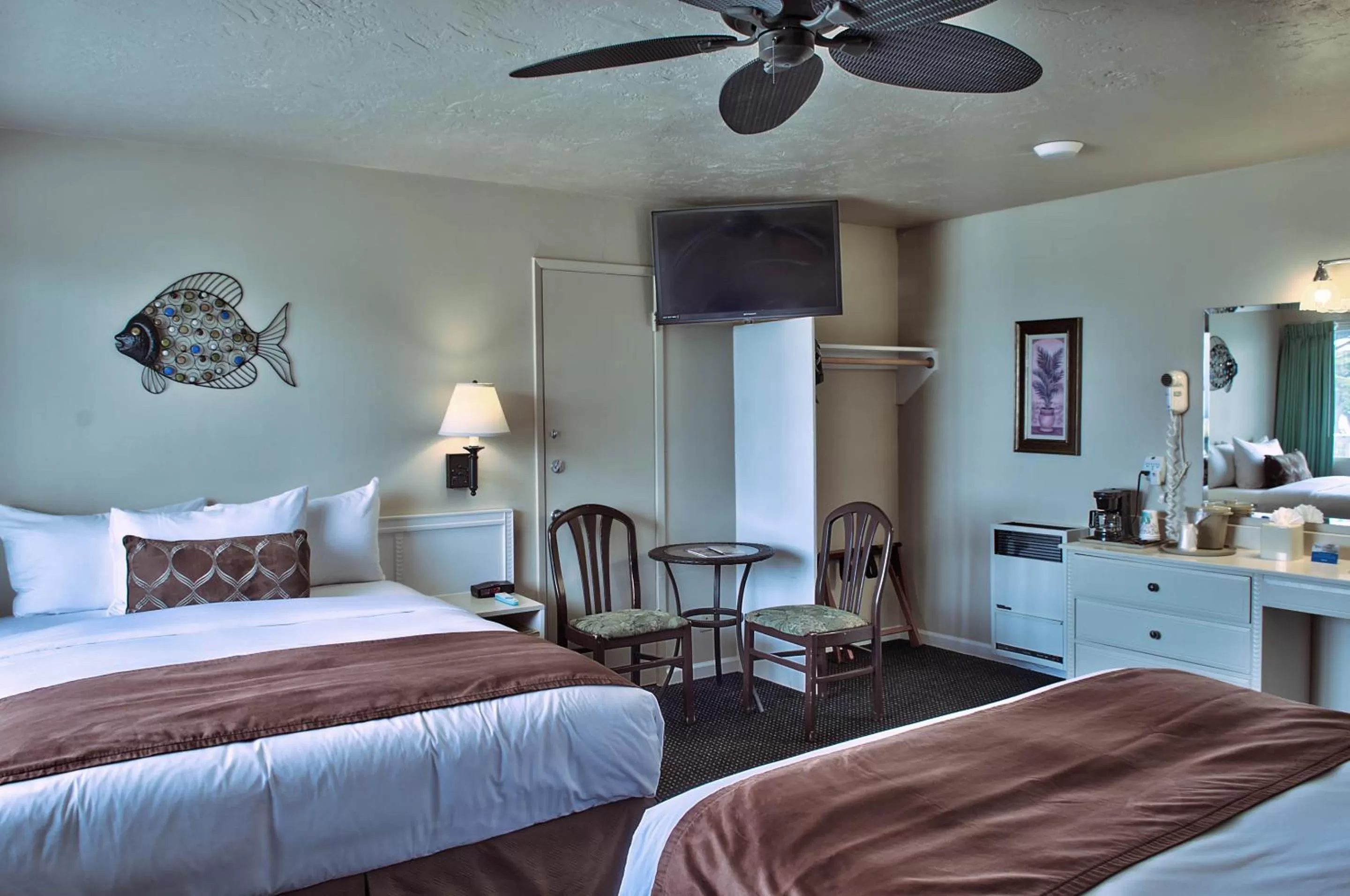 Bed in Lovers Point Inn