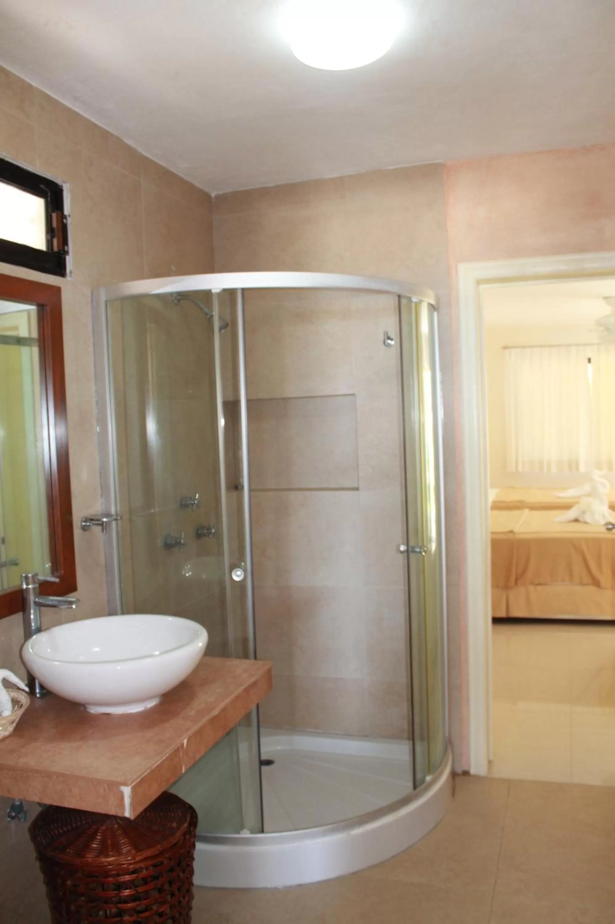 Bathroom, Bed in Hotel Playa La Media Luna