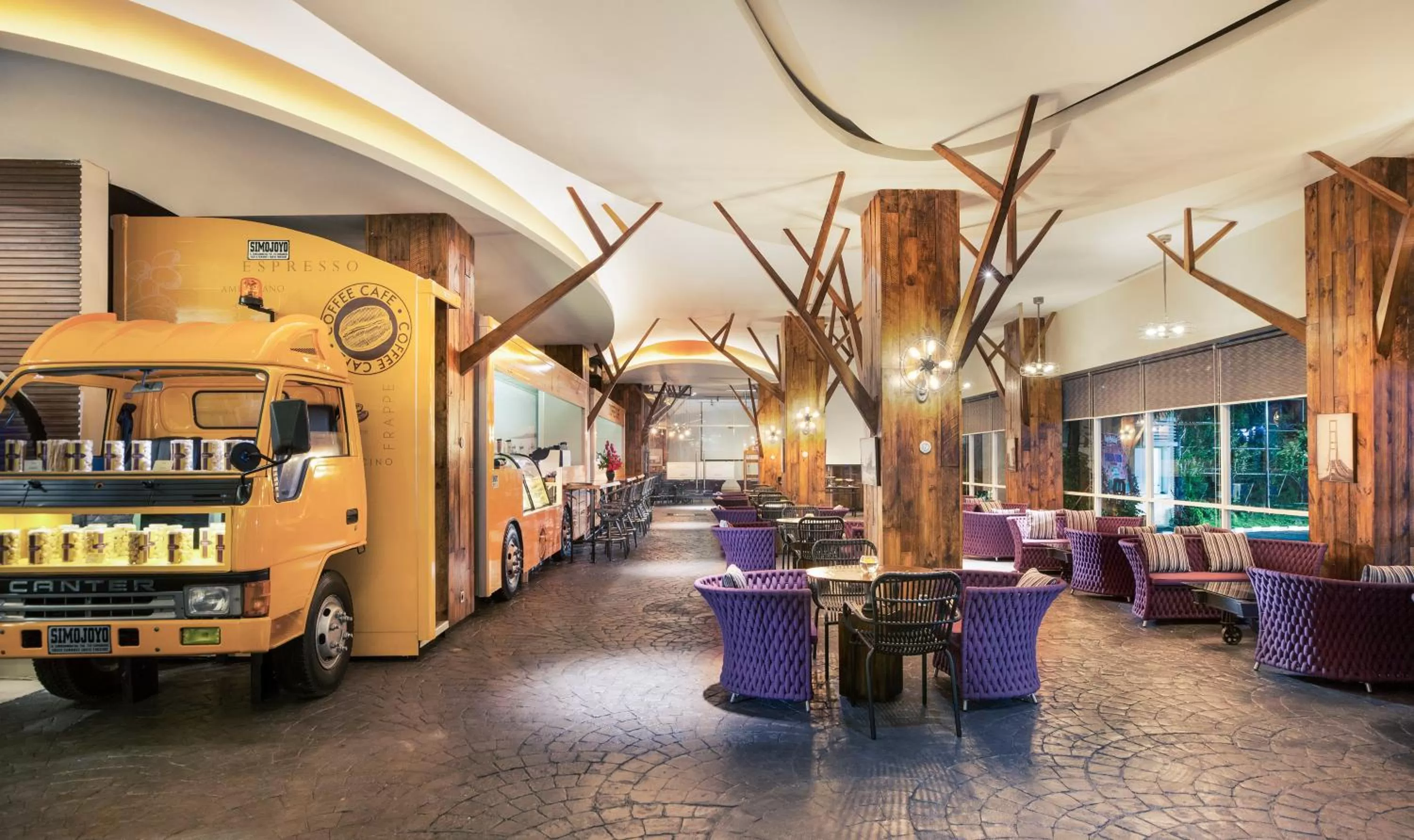 Lounge or bar in Mercure Surabaya Grand Mirama