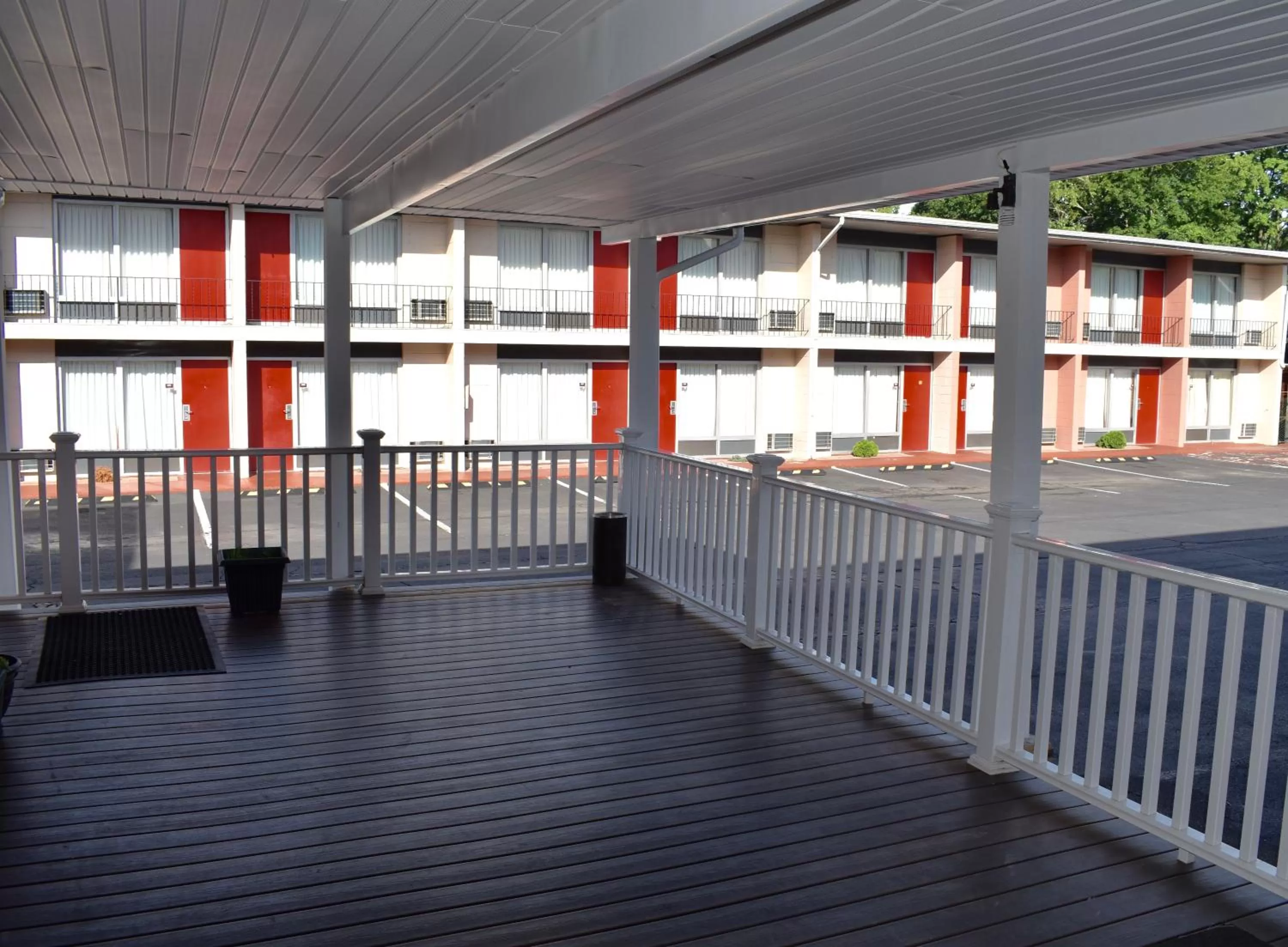 Property building in Bridge Views Inn Stroudsburg