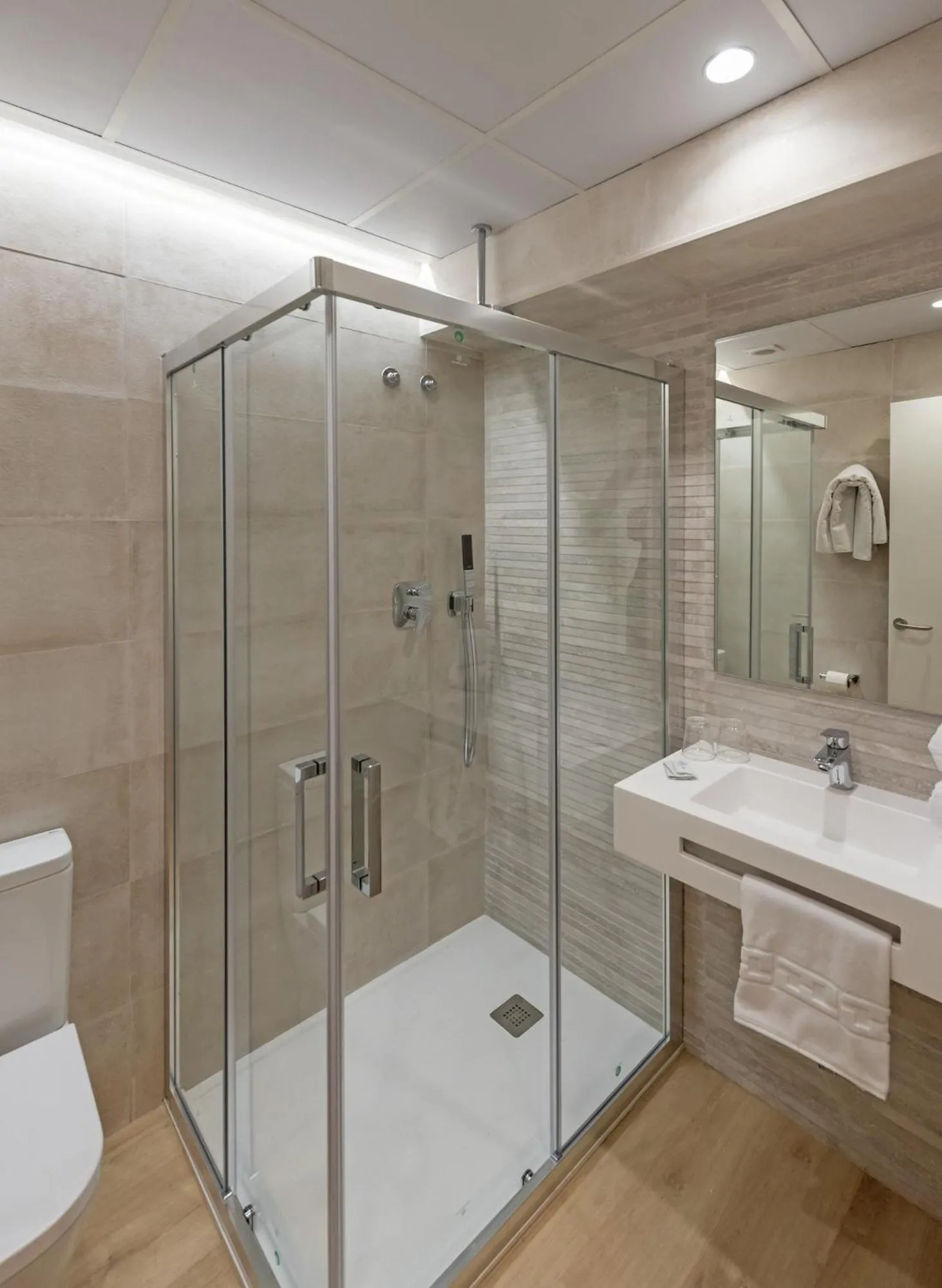 Bathroom in La Lonja