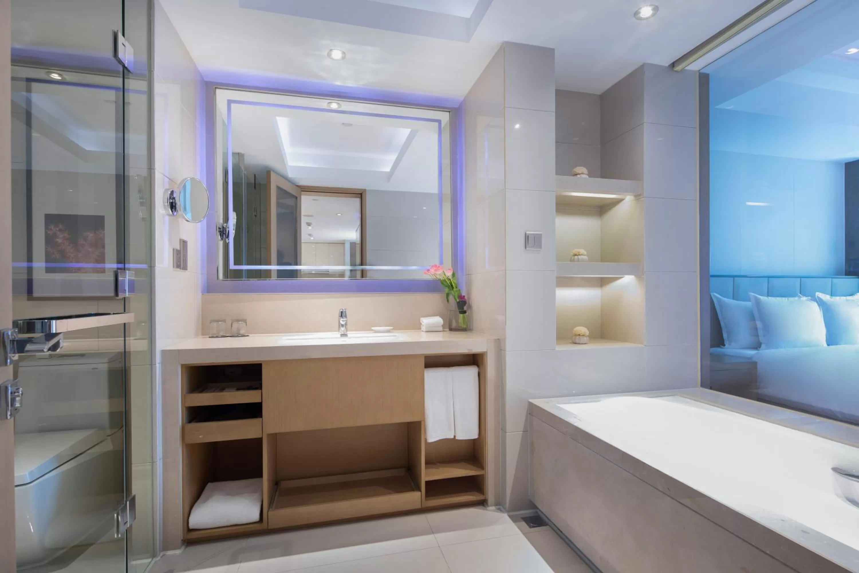 Toilet, Bed in Pan Pacific Serviced Suites Ningbo