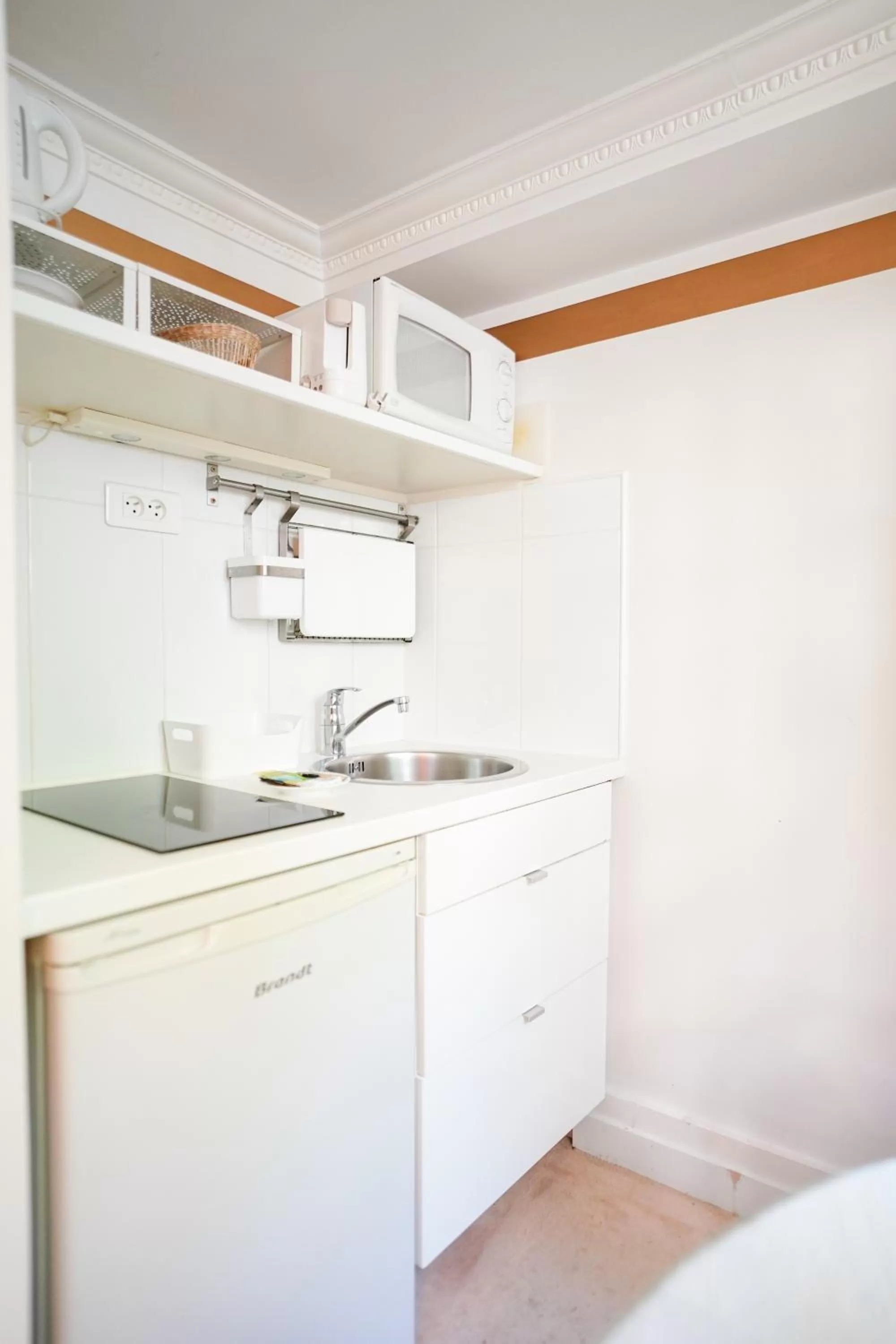 Kitchen or kitchenette in Villa Escudier Appart-hôtel