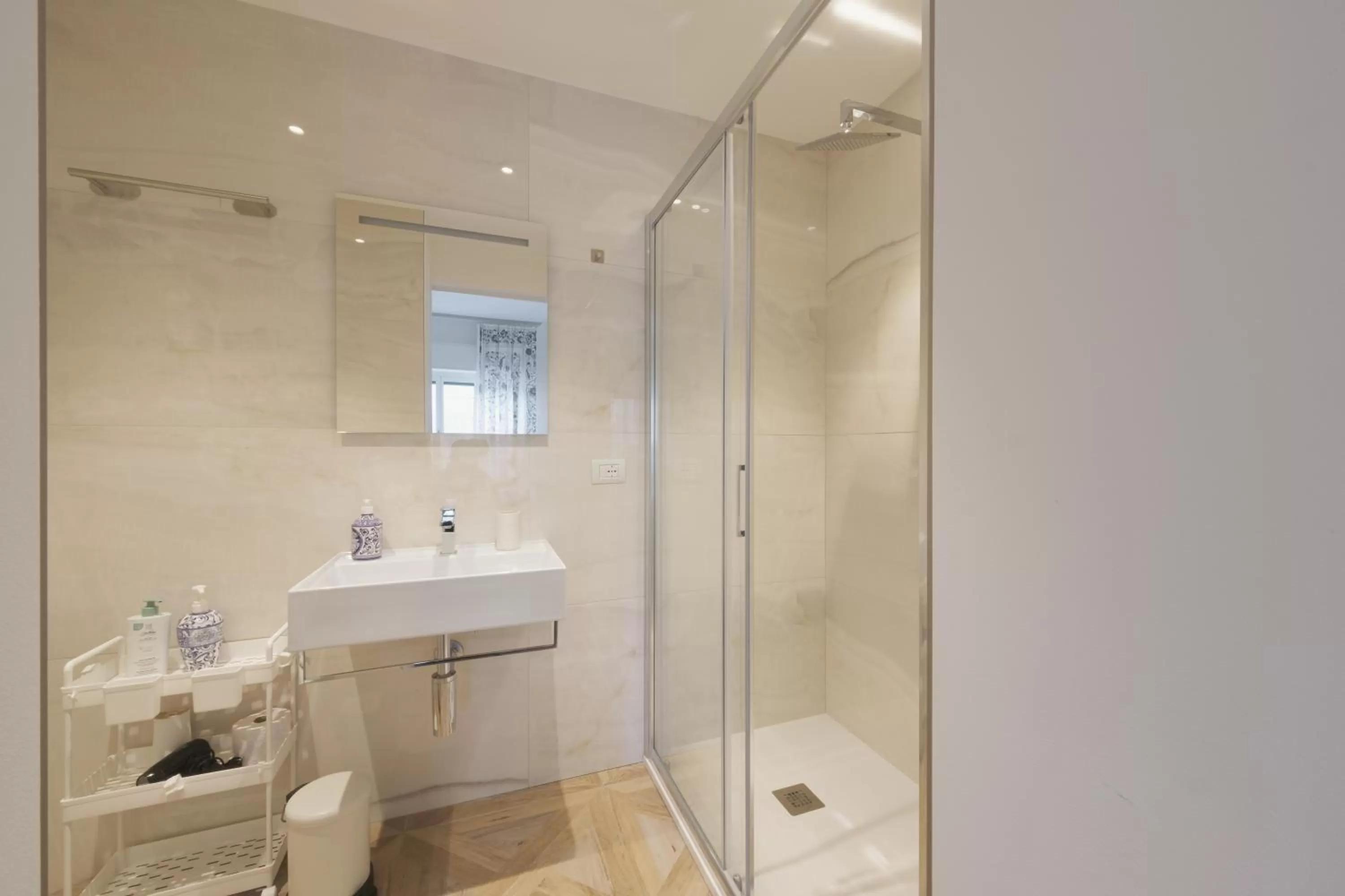 Shower, Bathroom in Supernova