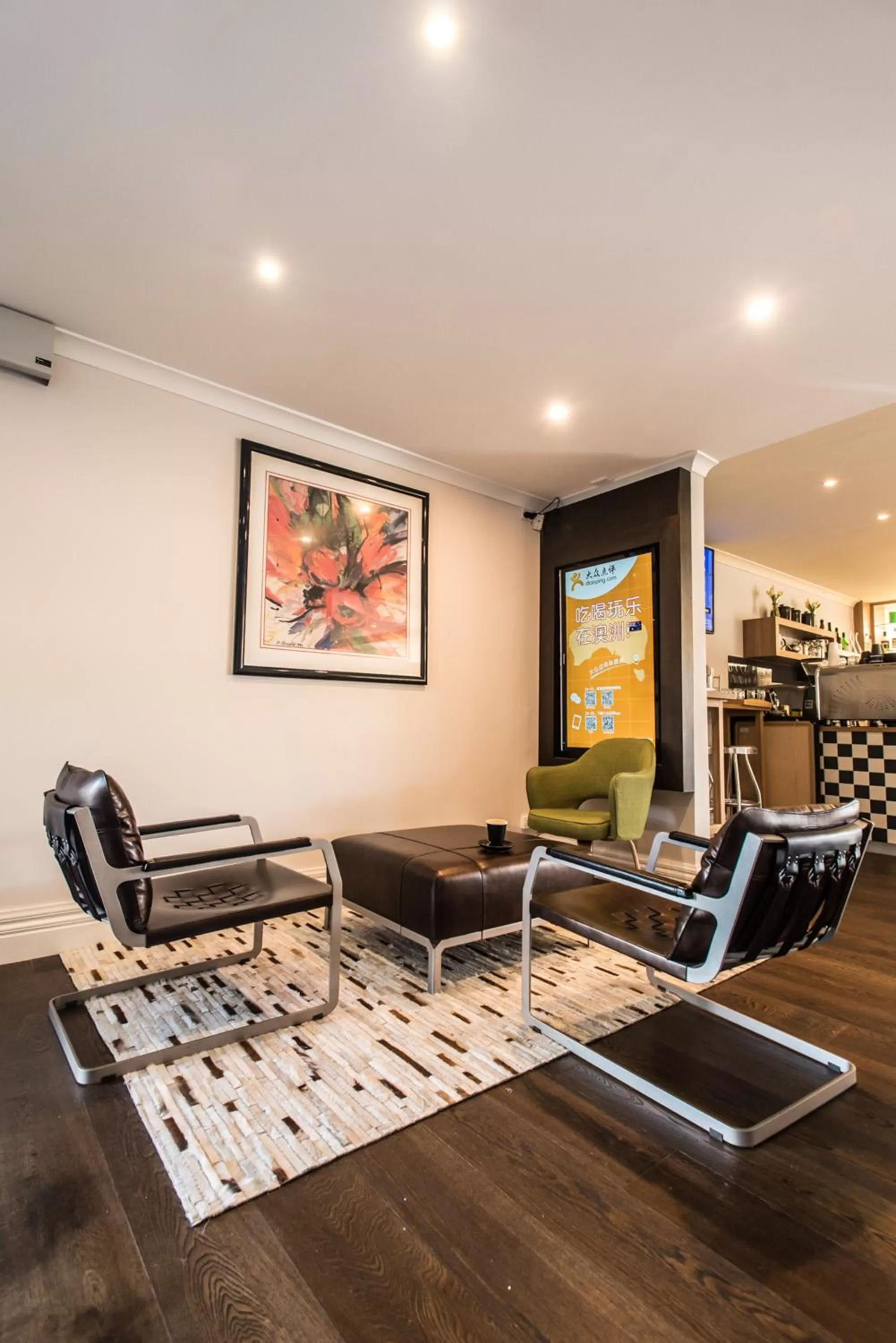 Lobby or reception in The Waverley International Hotel