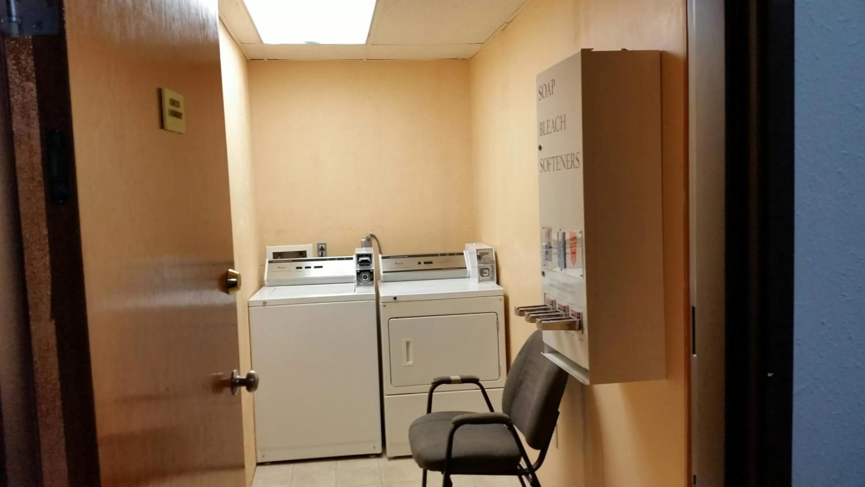 Area and facilities in Super 8 by Wyndham Macomb