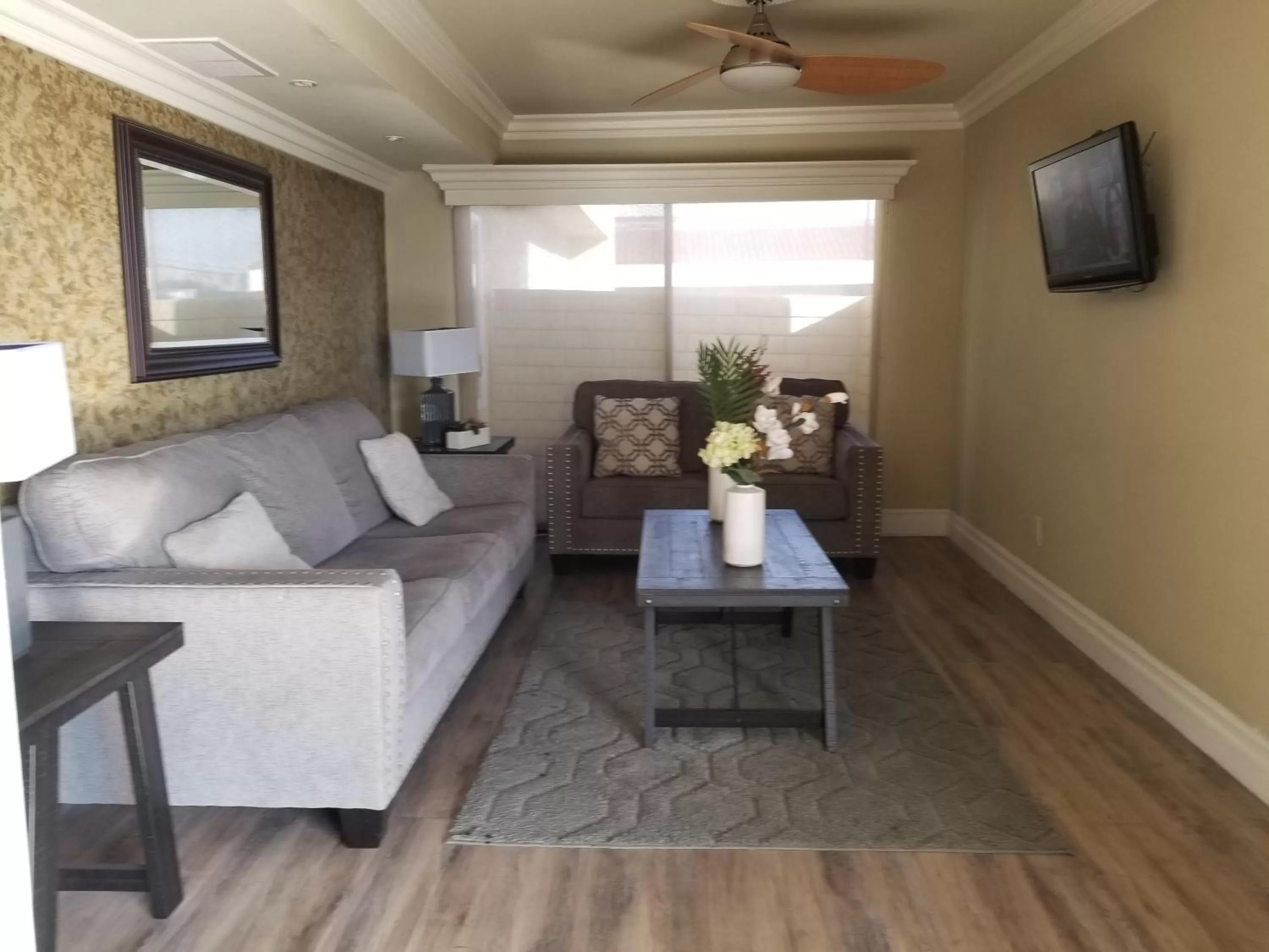 Lounge or bar in Quality Inn Long Beach - Signal Hill