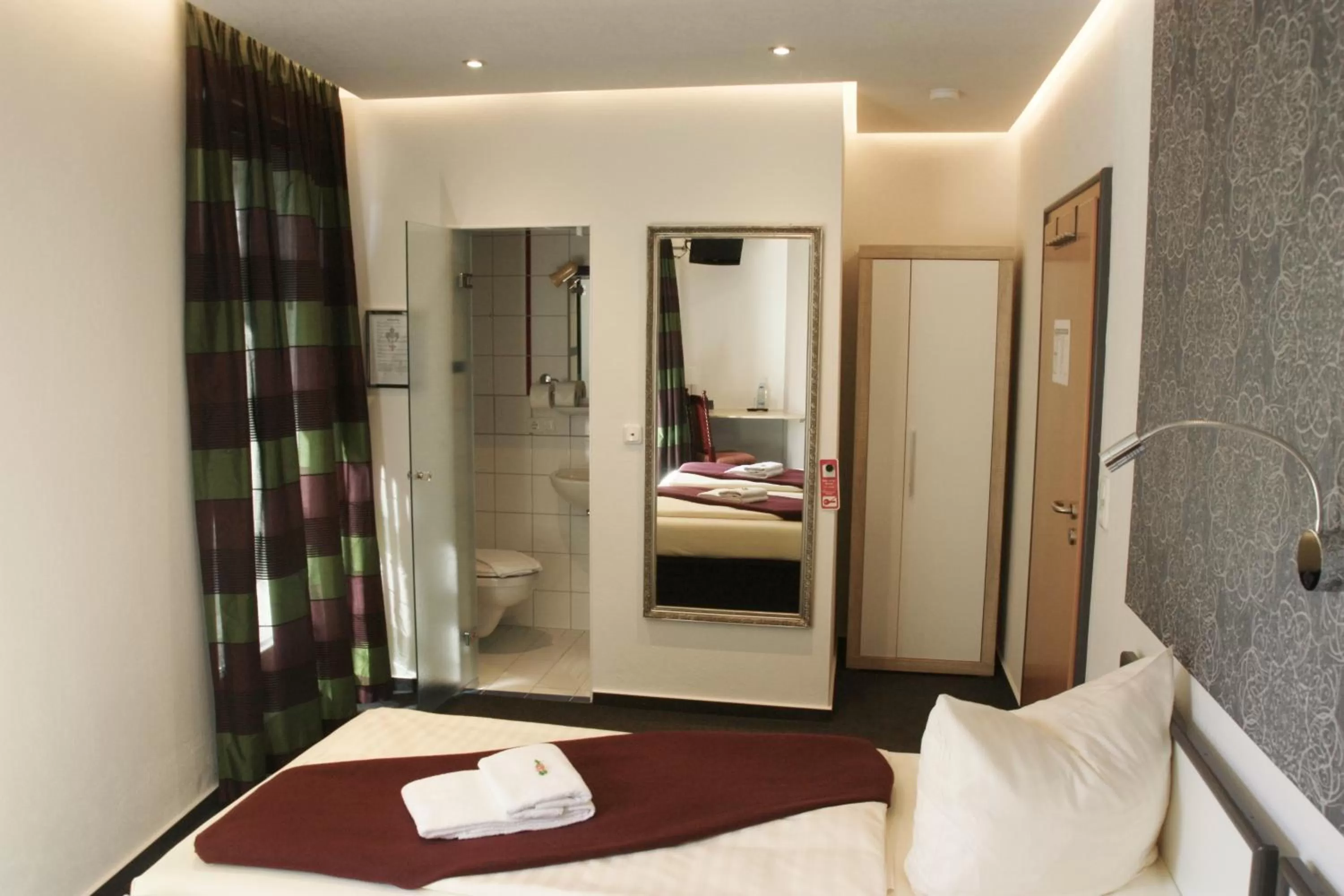 Photo of the whole room, Bed in Hotel am Schloss