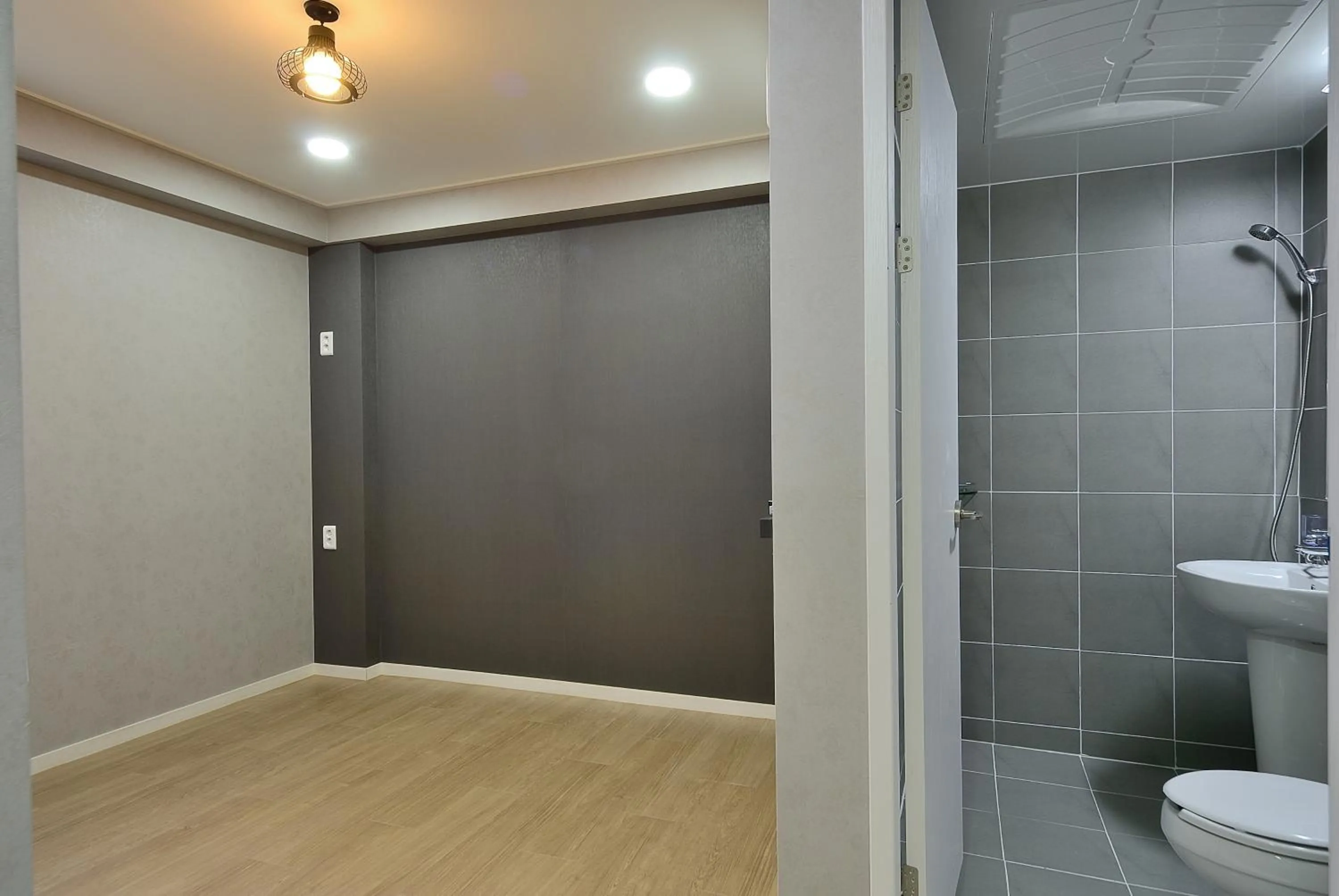 Photo of the whole room in Red Guesthouse