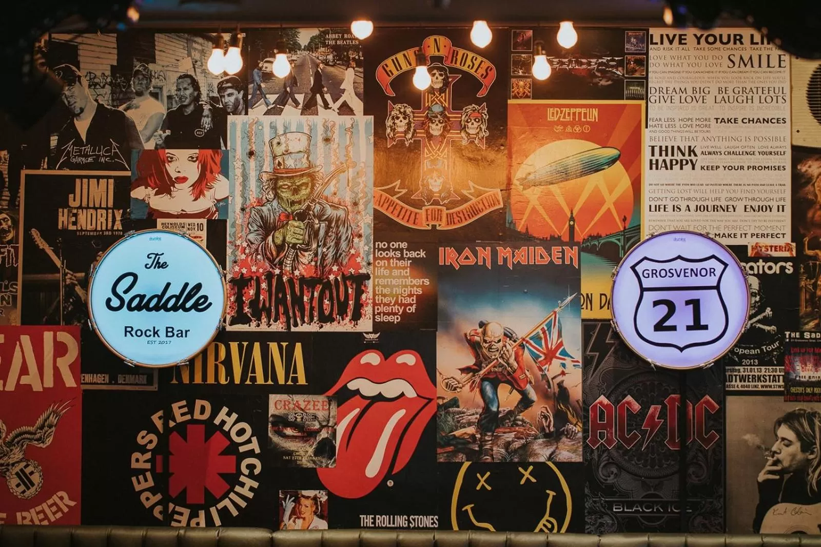 Logo/Certificate/Sign in The Saddle Inn