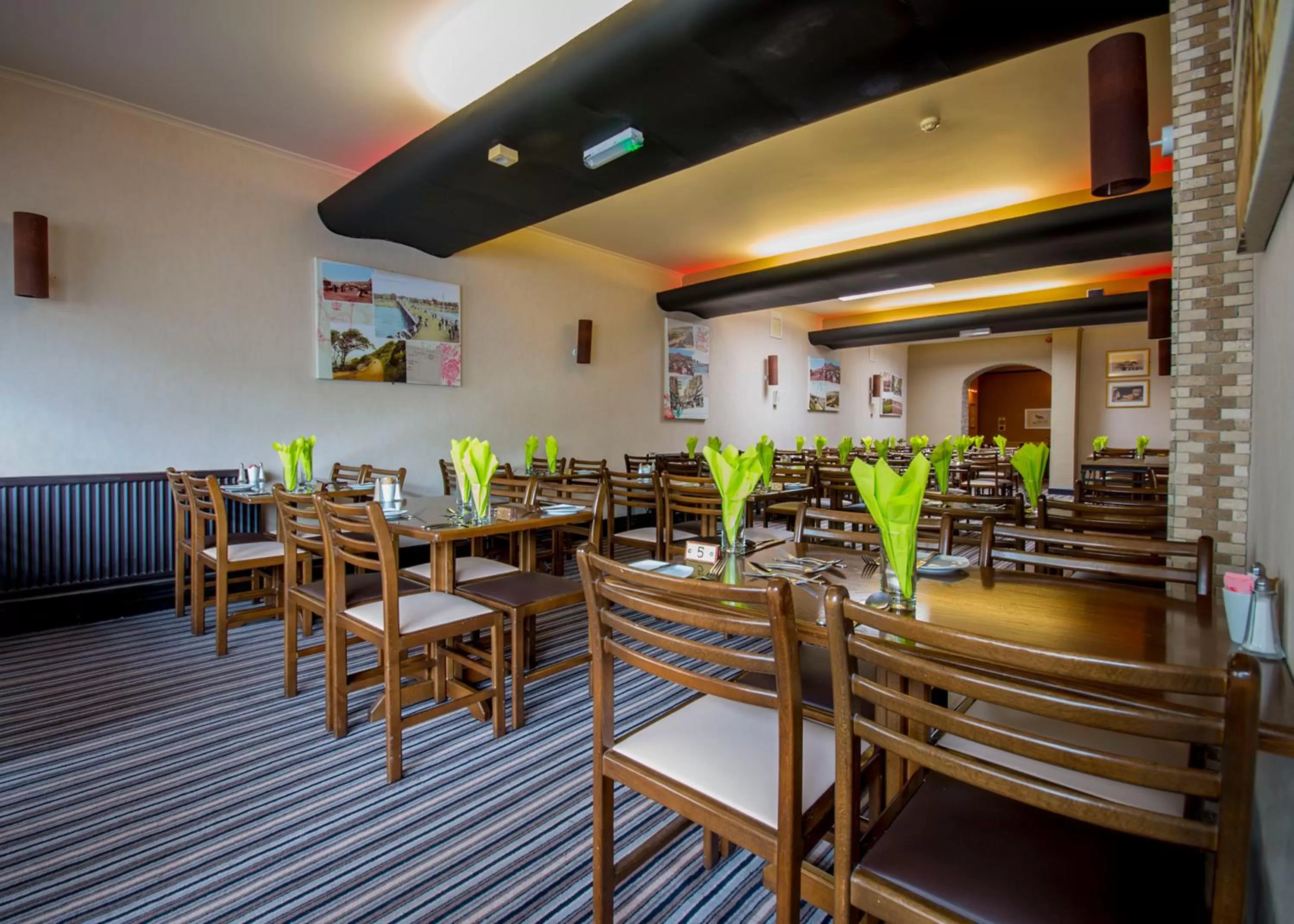 Restaurant/places to eat in Smiths Hotel