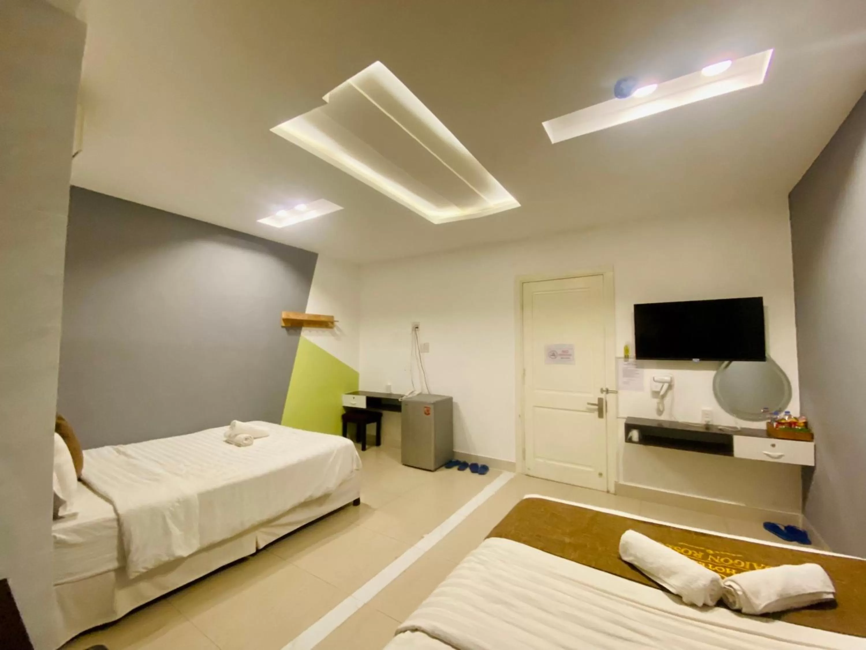 Photo of the whole room, Bed in SaiGon Rose Hotel