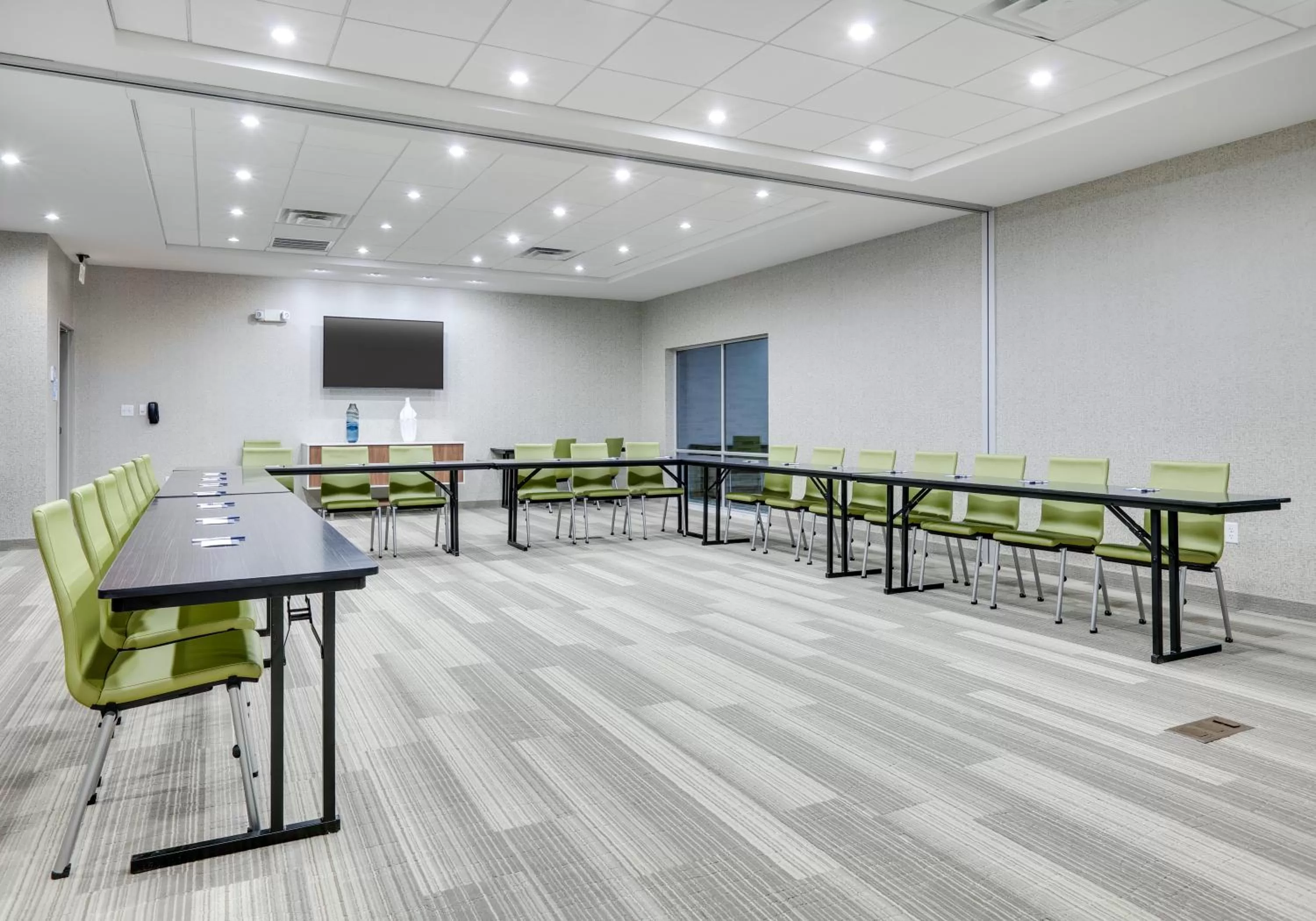 Meeting/conference room in Holiday Inn Express - Kermit by IHG