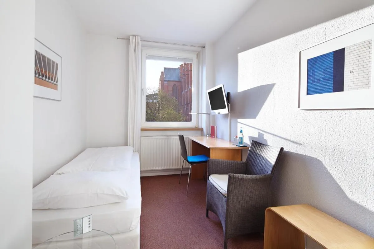 Day, Bed in Hotel an der Marienkirche