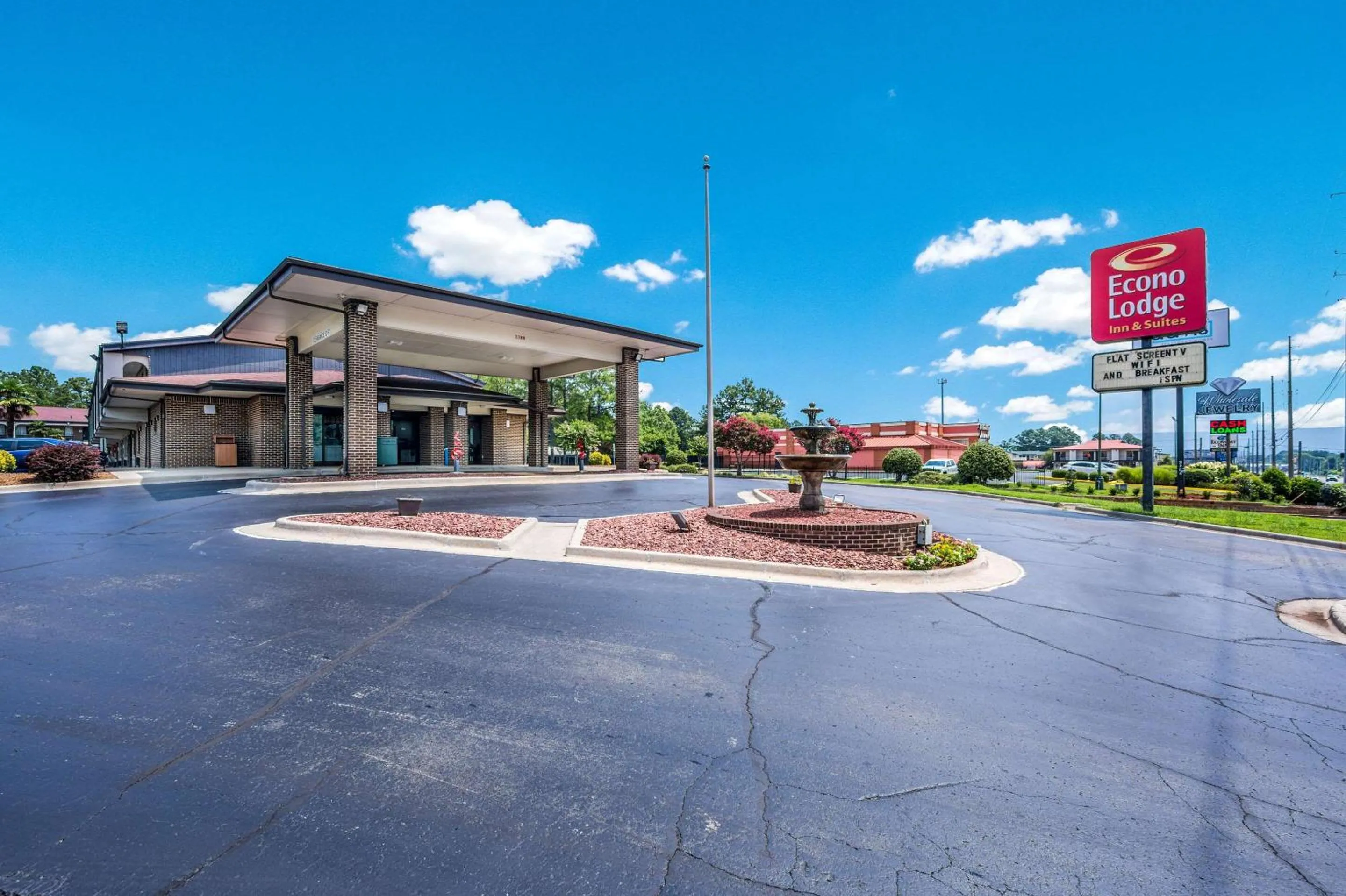 Property building in Econo Lodge Inn & Suites Huntsville University Area