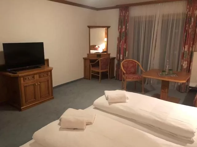 Photo of the whole room, Bed in Alpenhotel Widderstein