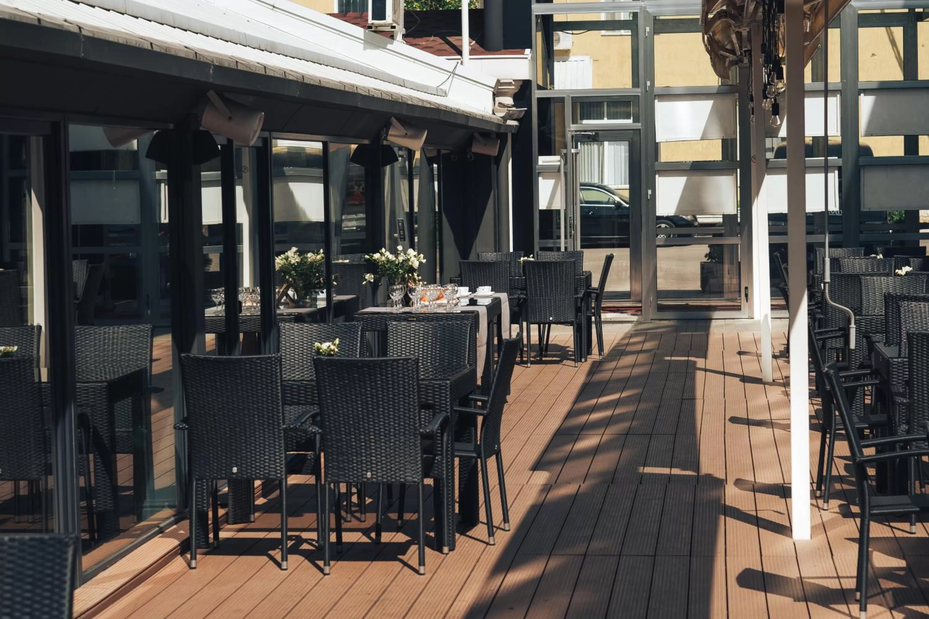 Restaurant/places to eat in Summit Villa