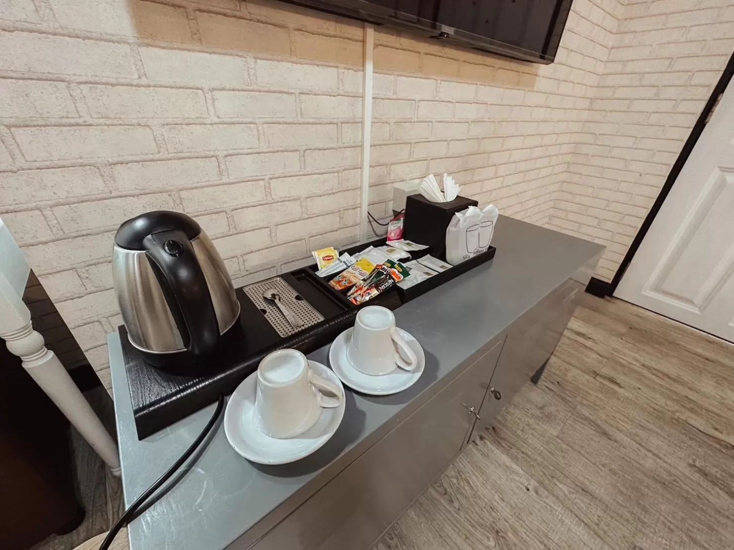 Coffee/tea facilities in Hotel De Khuvieng
